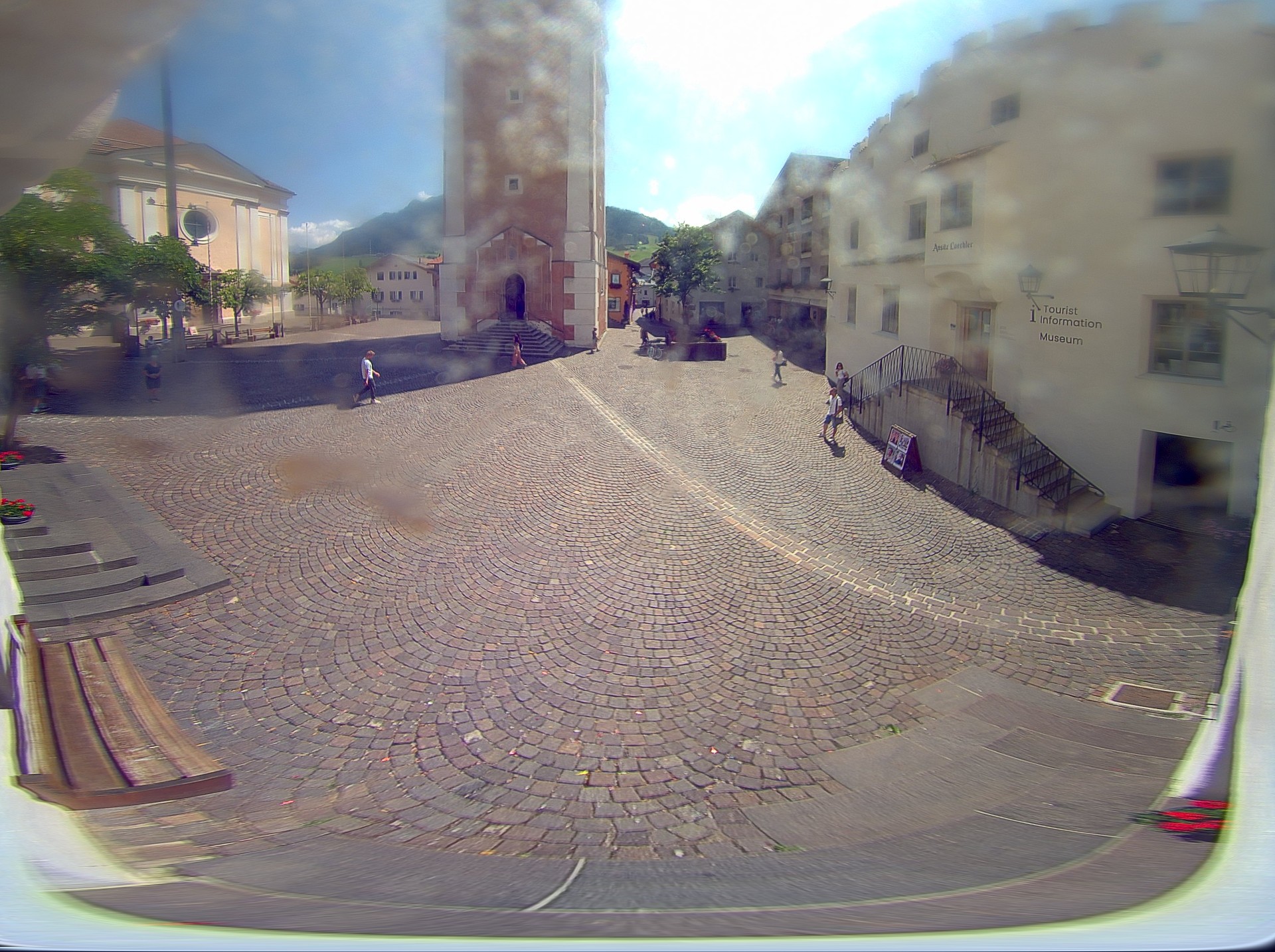 Archiv Foto Webcam Dorfplatz Kastelruth, Südtirol