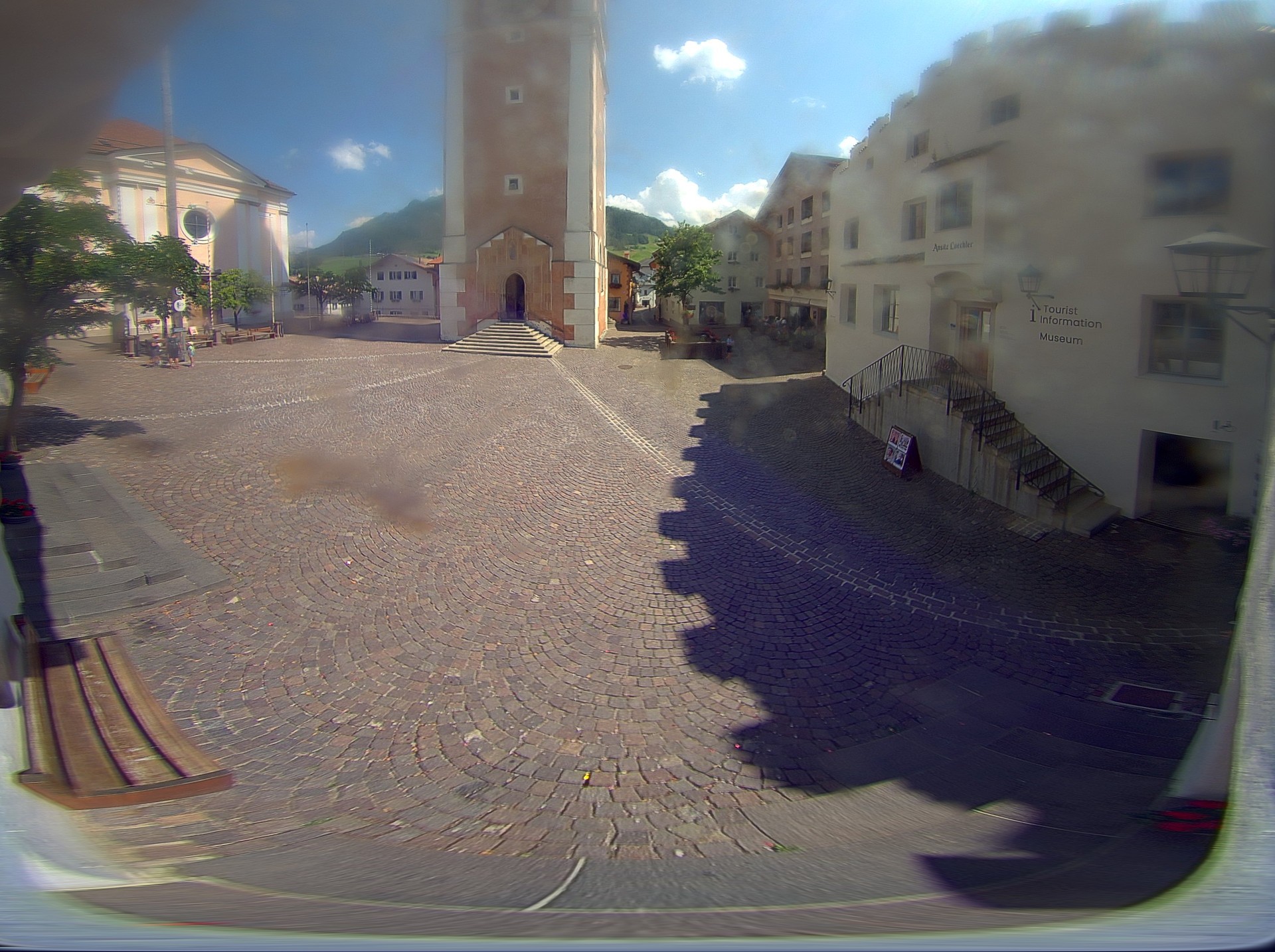 Archiv Foto Webcam Dorfplatz Kastelruth, Südtirol