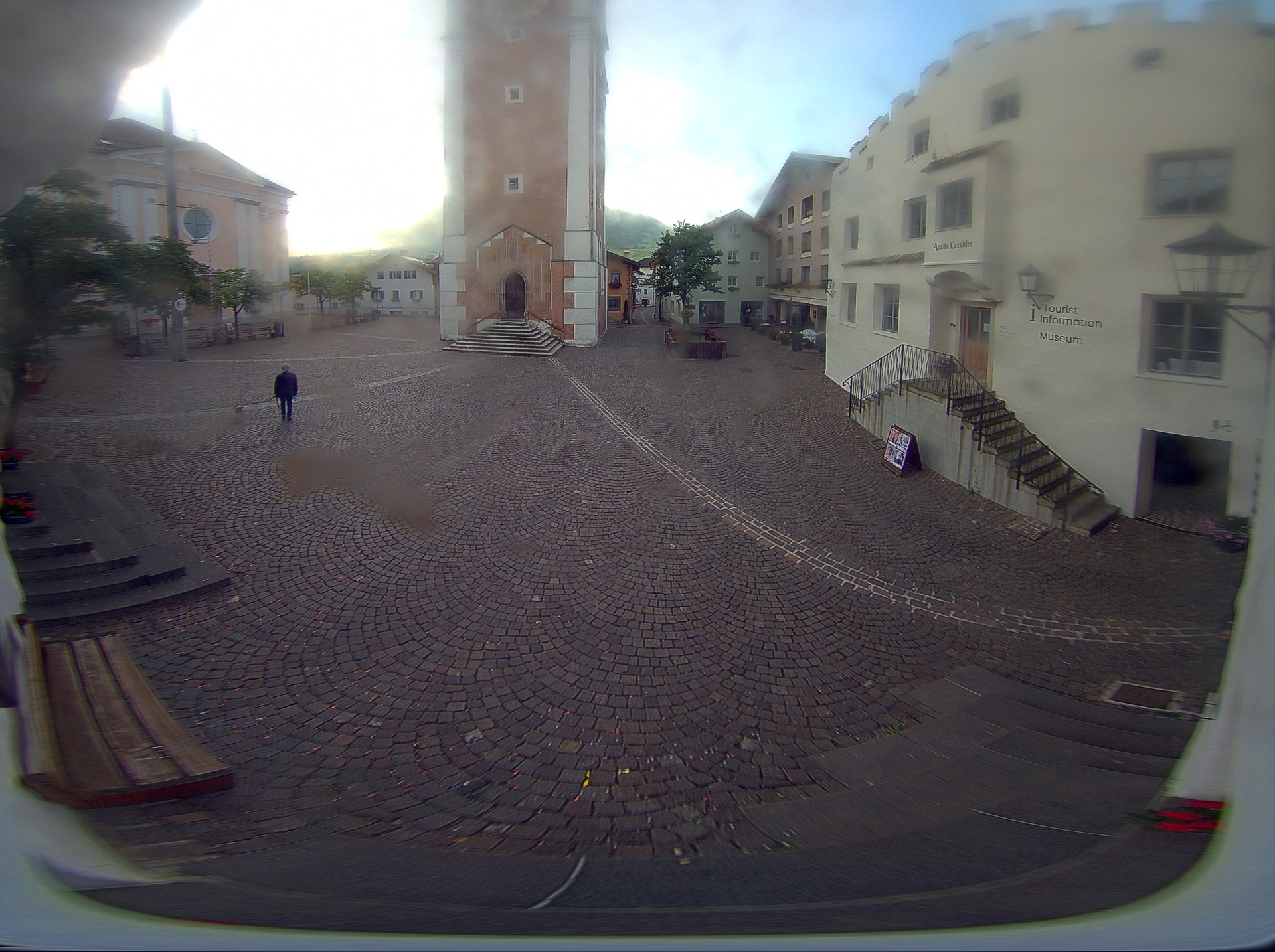 Archiv Foto Webcam Dorfplatz Kastelruth, Südtirol