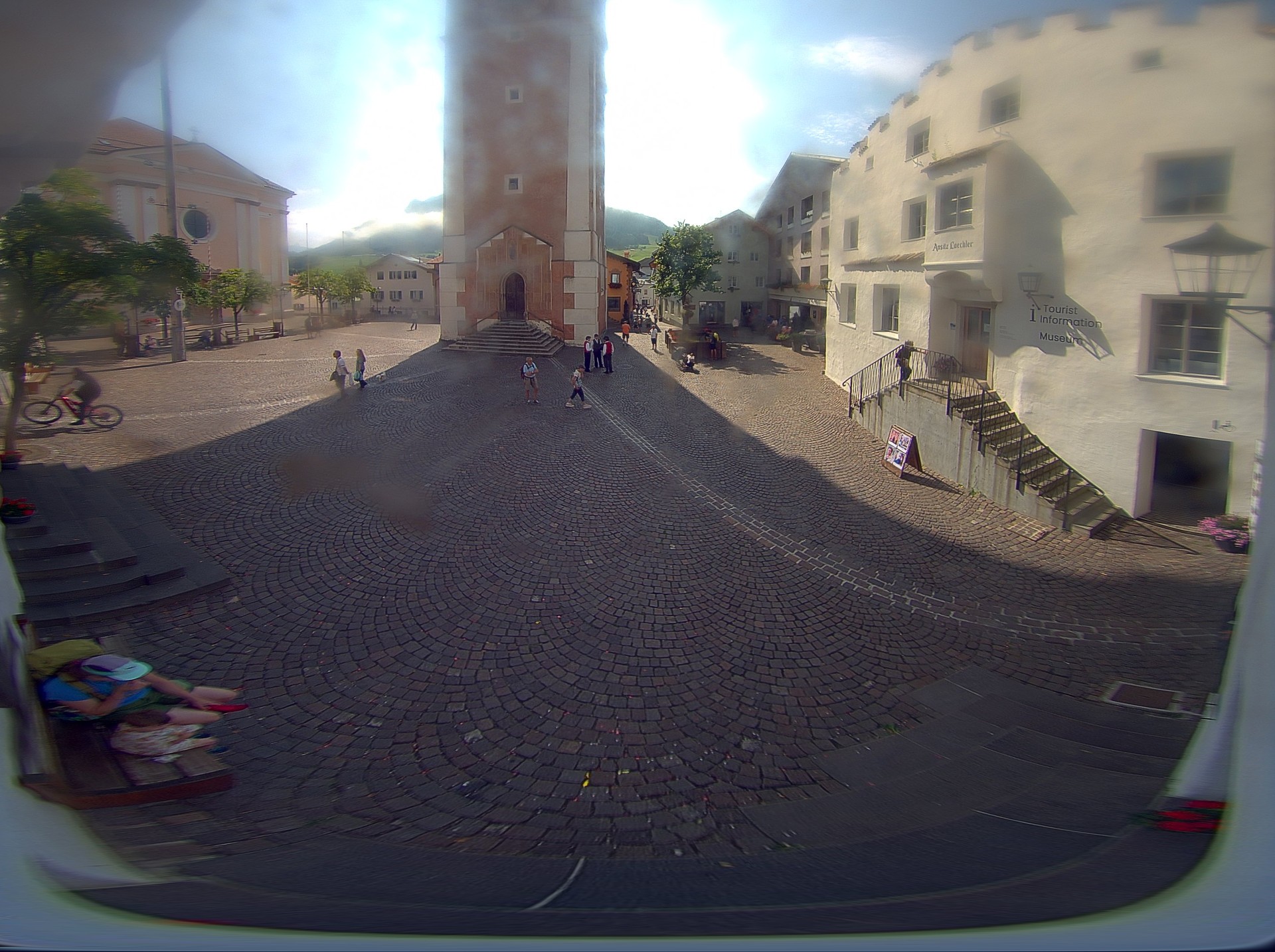 Archiv Foto Webcam Dorfplatz Kastelruth, Südtirol
