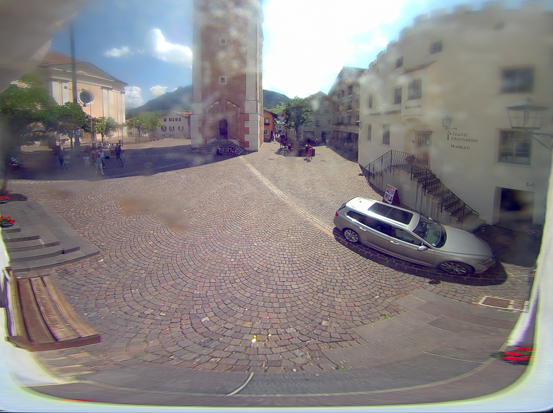 Archiv Foto Webcam Dorfplatz Kastelruth, Südtirol