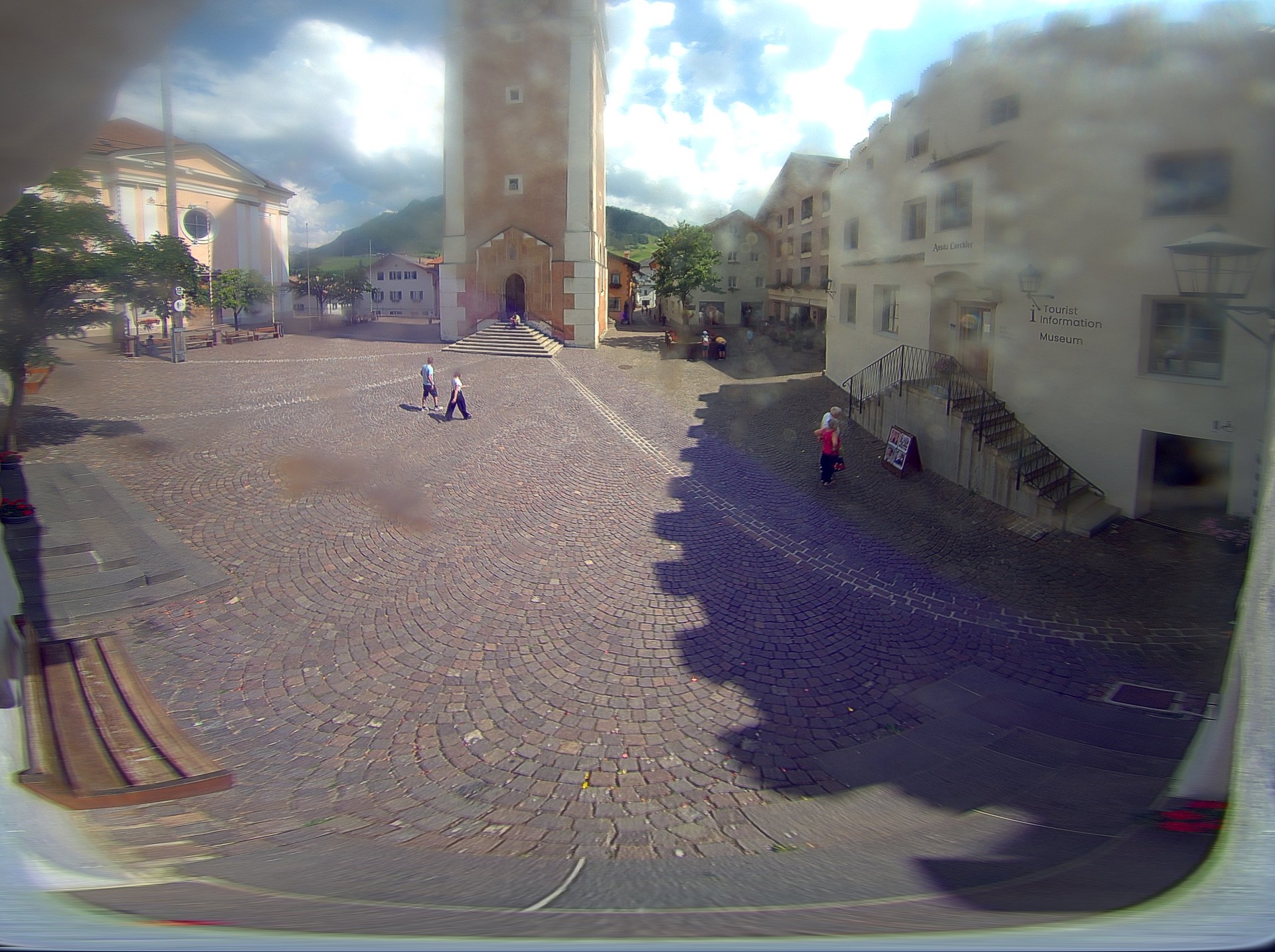 Archiv Foto Webcam Dorfplatz Kastelruth, Südtirol
