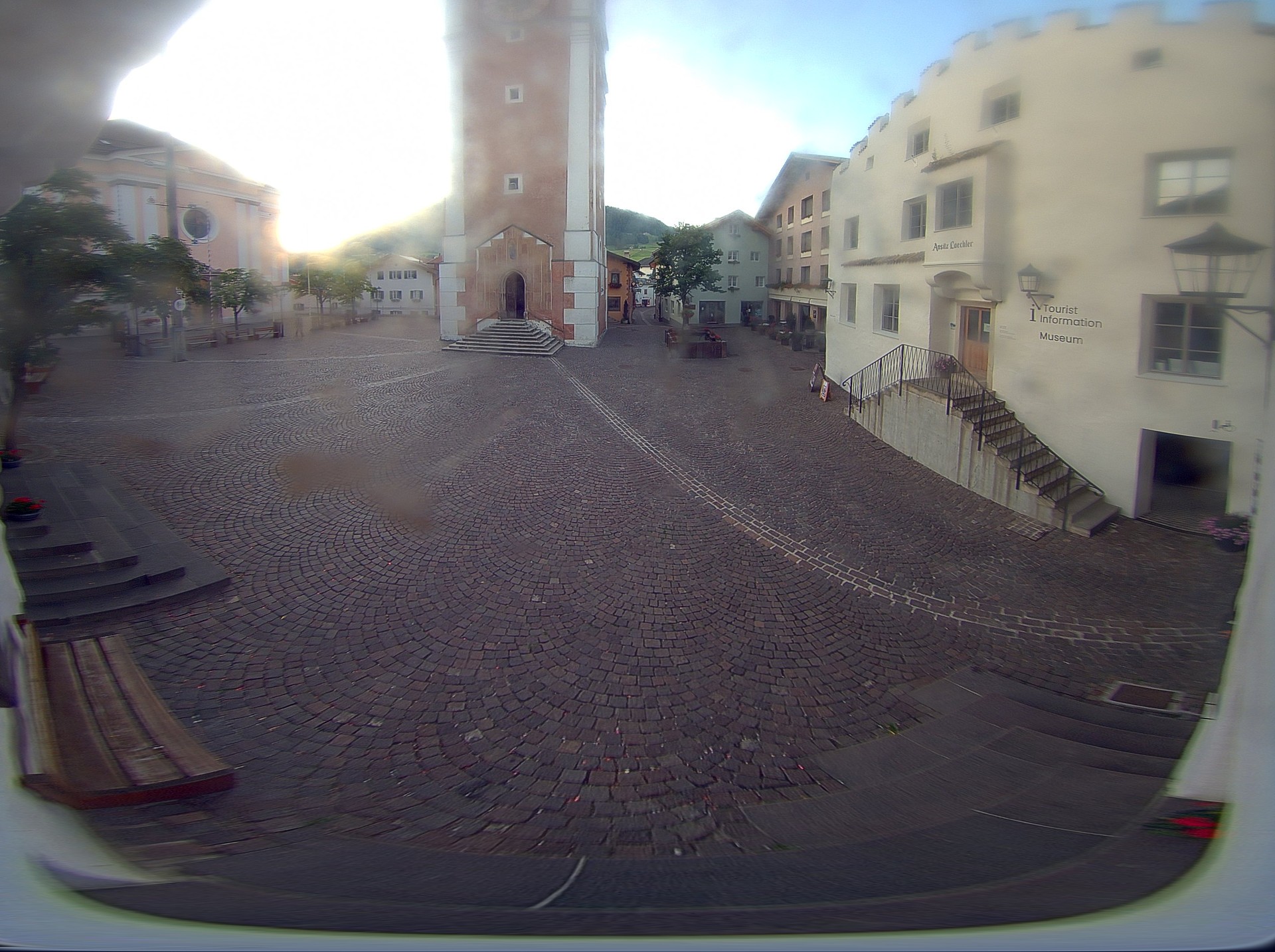 Archiv Foto Webcam Dorfplatz Kastelruth, Südtirol
