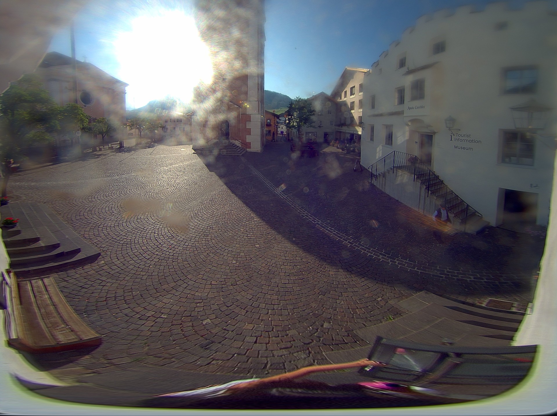 Archiv Foto Webcam Dorfplatz Kastelruth, Südtirol