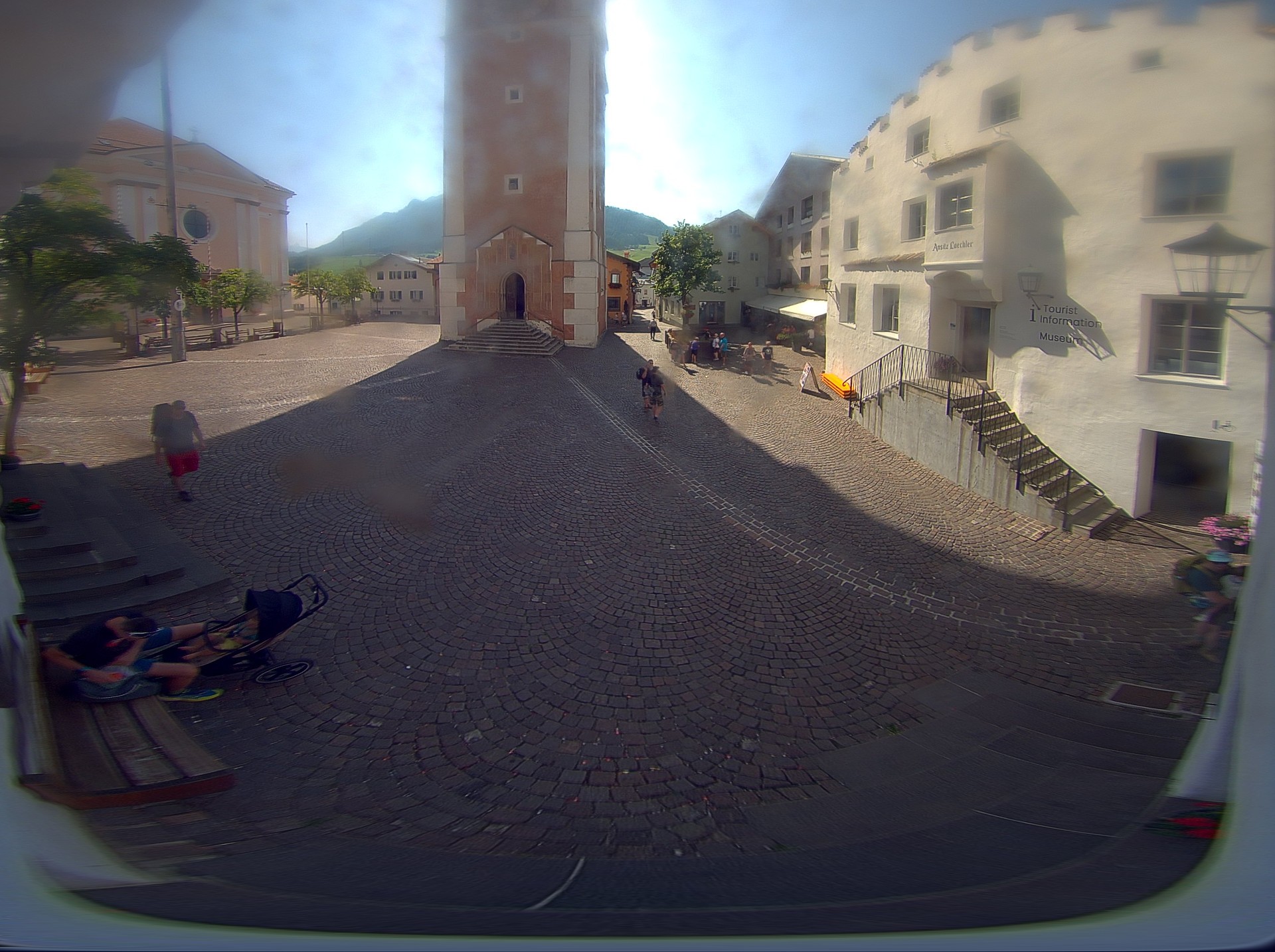 Archiv Foto Webcam Dorfplatz Kastelruth, Südtirol