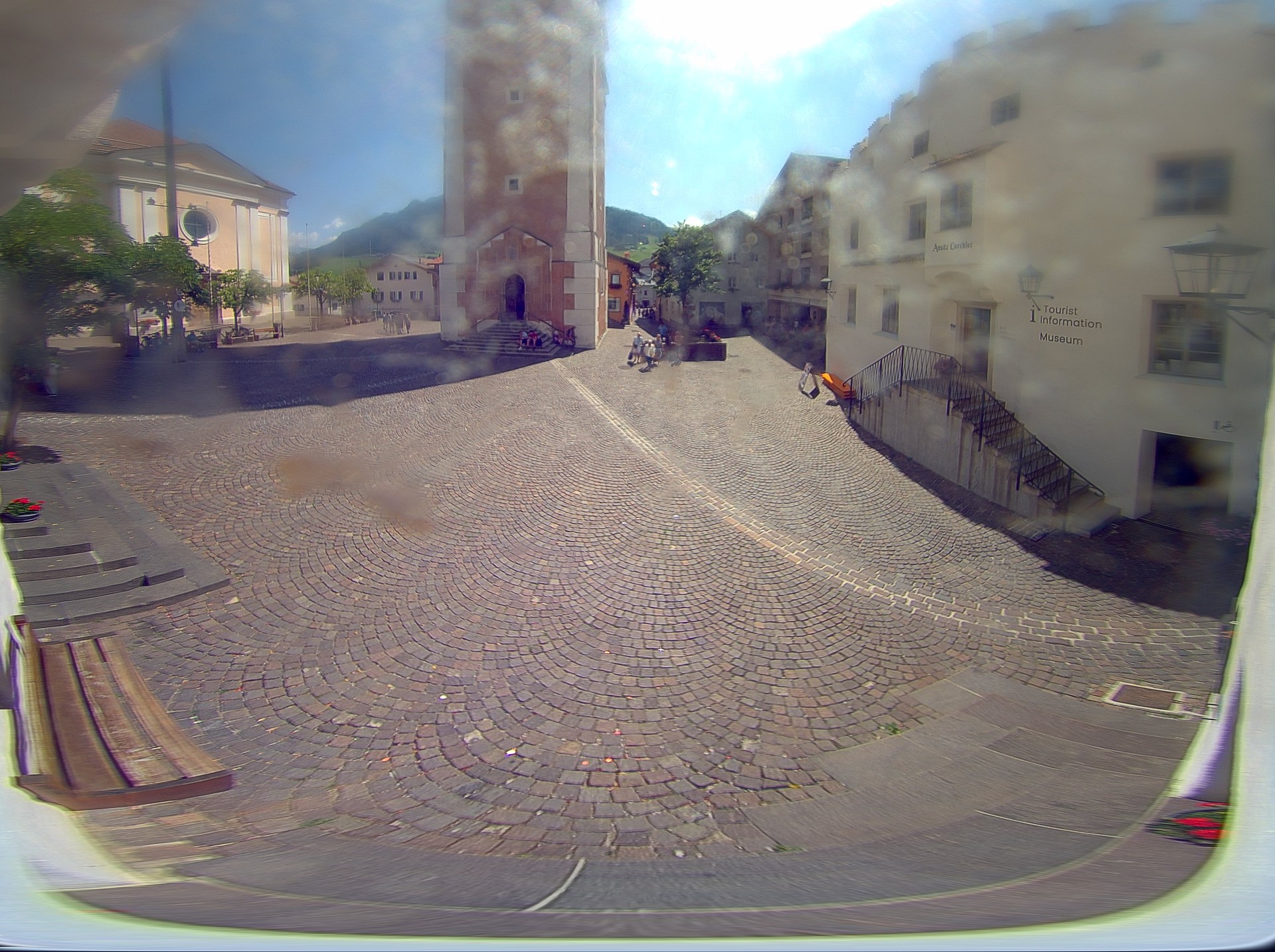 Archiv Foto Webcam Dorfplatz Kastelruth, Südtirol