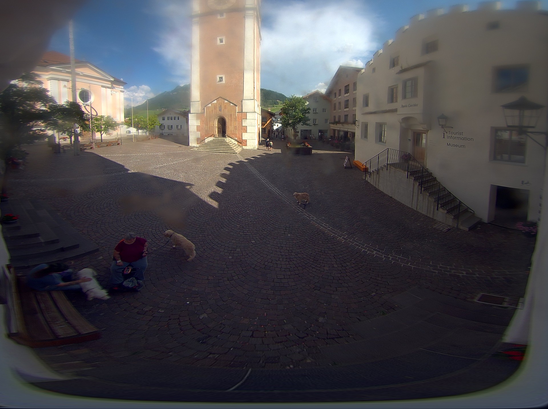 Archiv Foto Webcam Dorfplatz Kastelruth, Südtirol