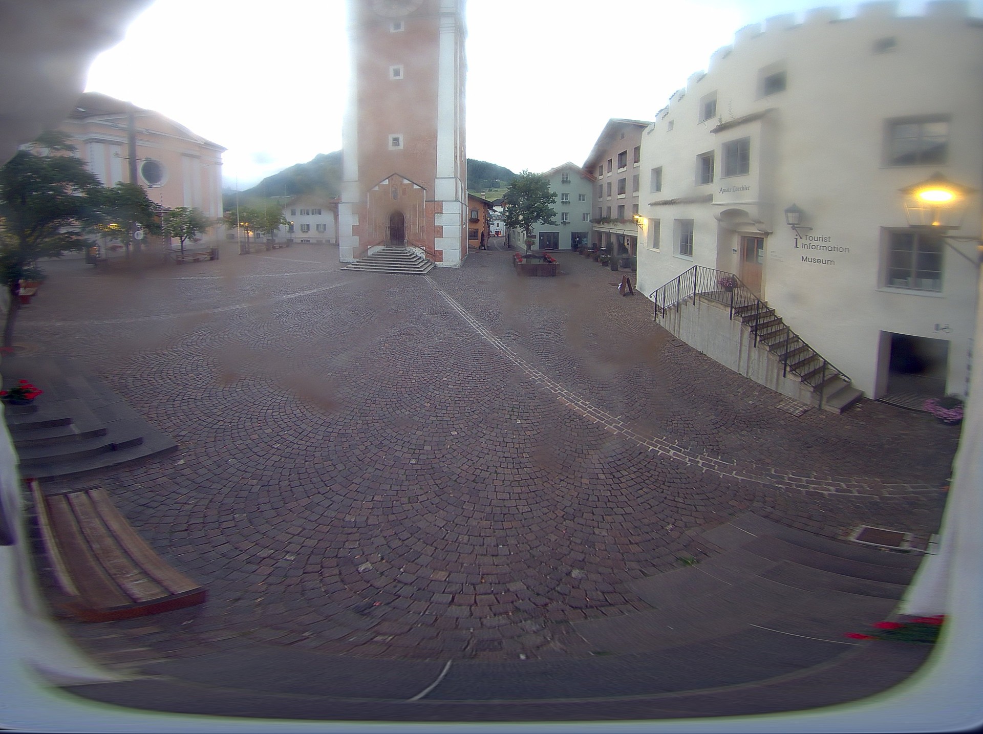 Archiv Foto Webcam Dorfplatz Kastelruth, Südtirol