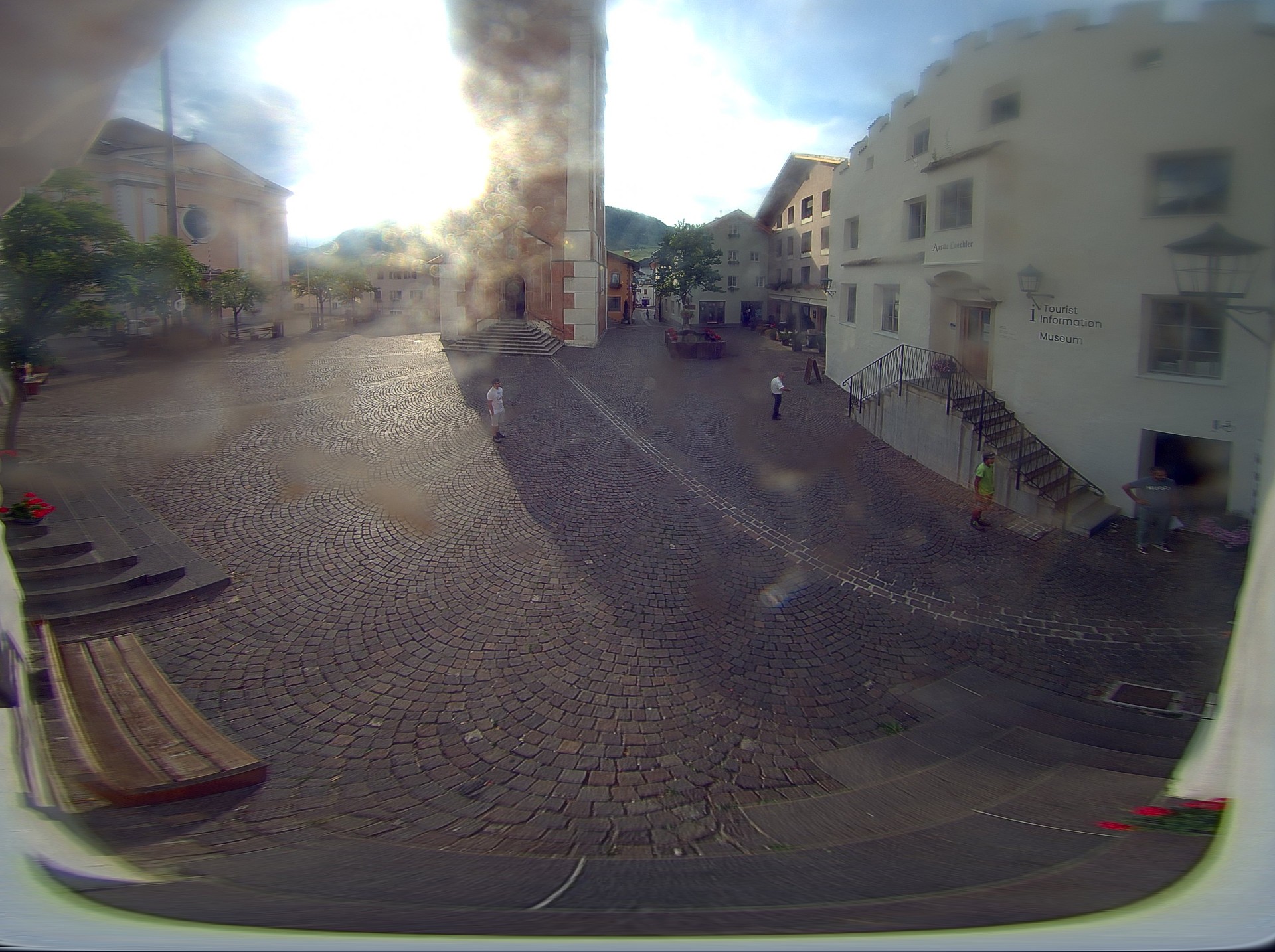 Archiv Foto Webcam Dorfplatz Kastelruth, Südtirol