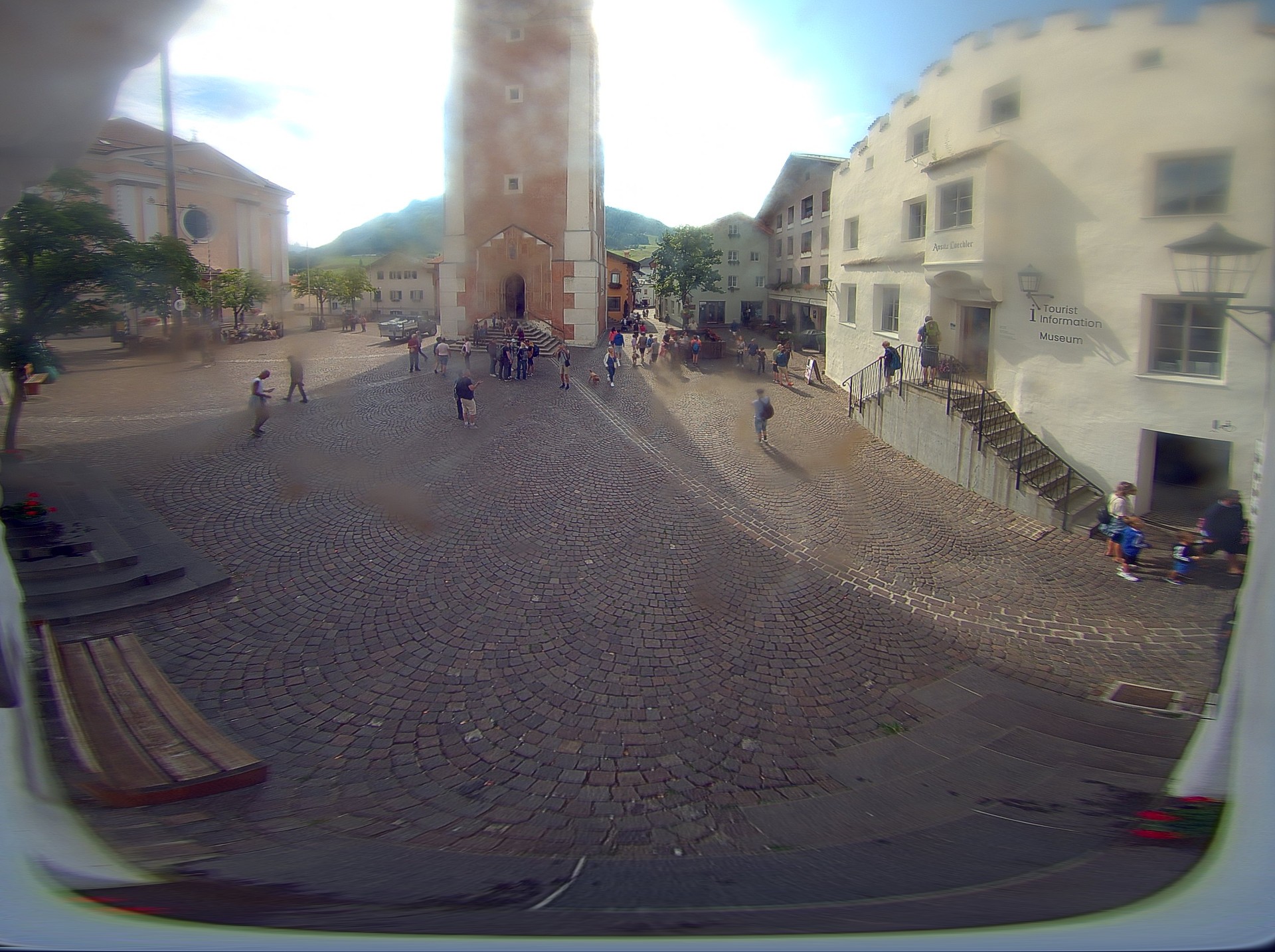 Archiv Foto Webcam Dorfplatz Kastelruth, Südtirol