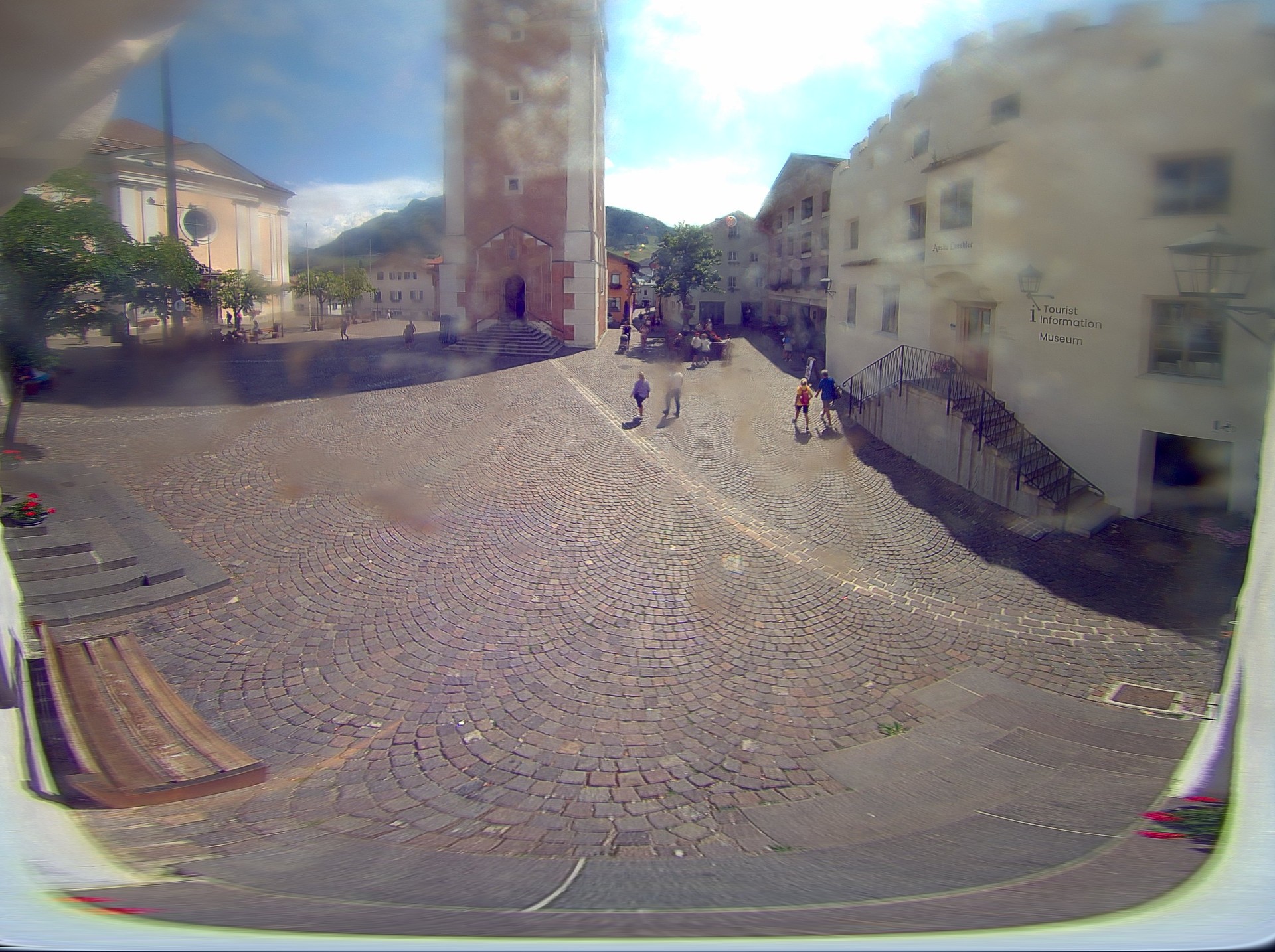 Archiv Foto Webcam Dorfplatz Kastelruth, Südtirol