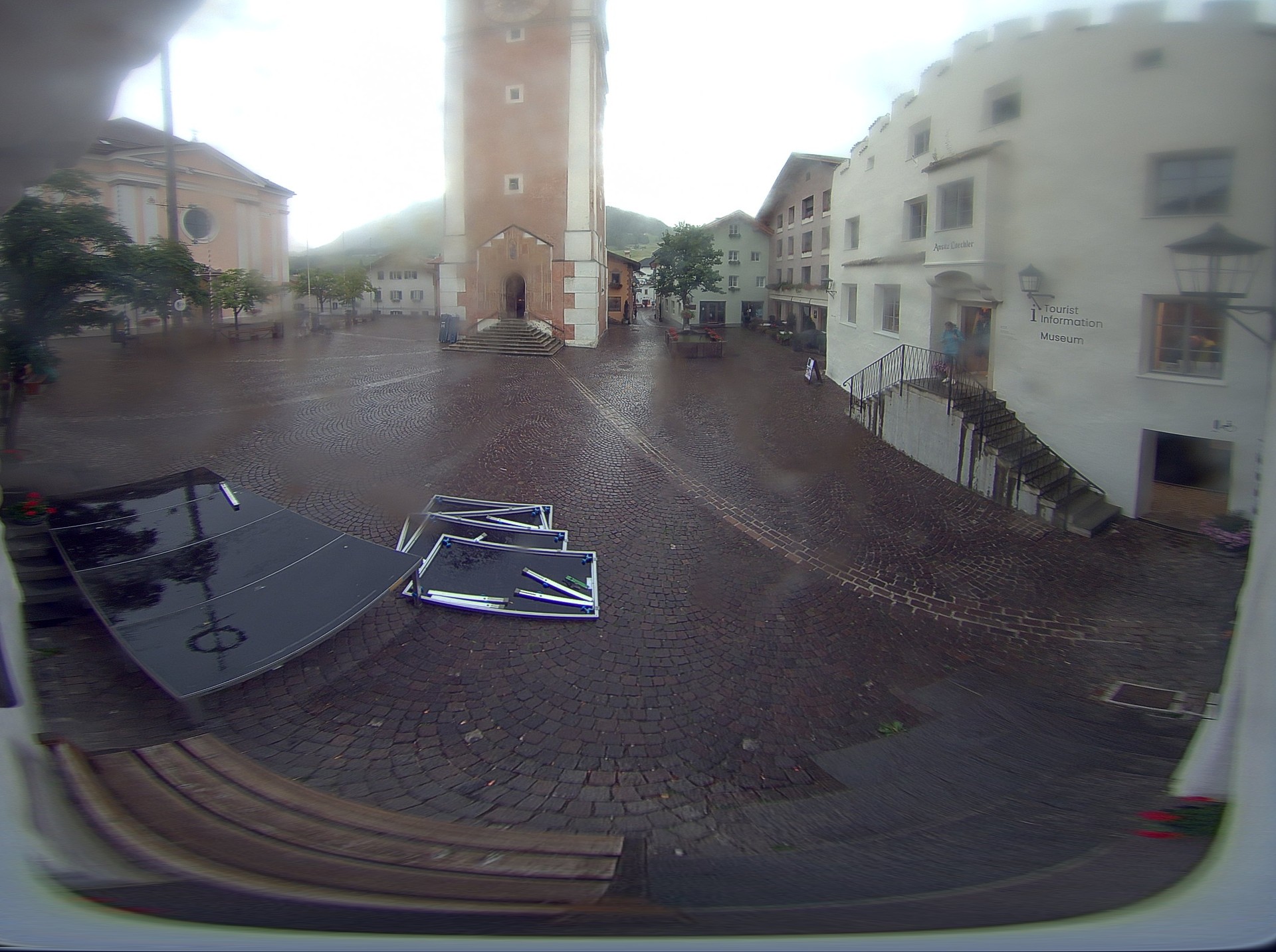 Archiv Foto Webcam Dorfplatz Kastelruth, Südtirol