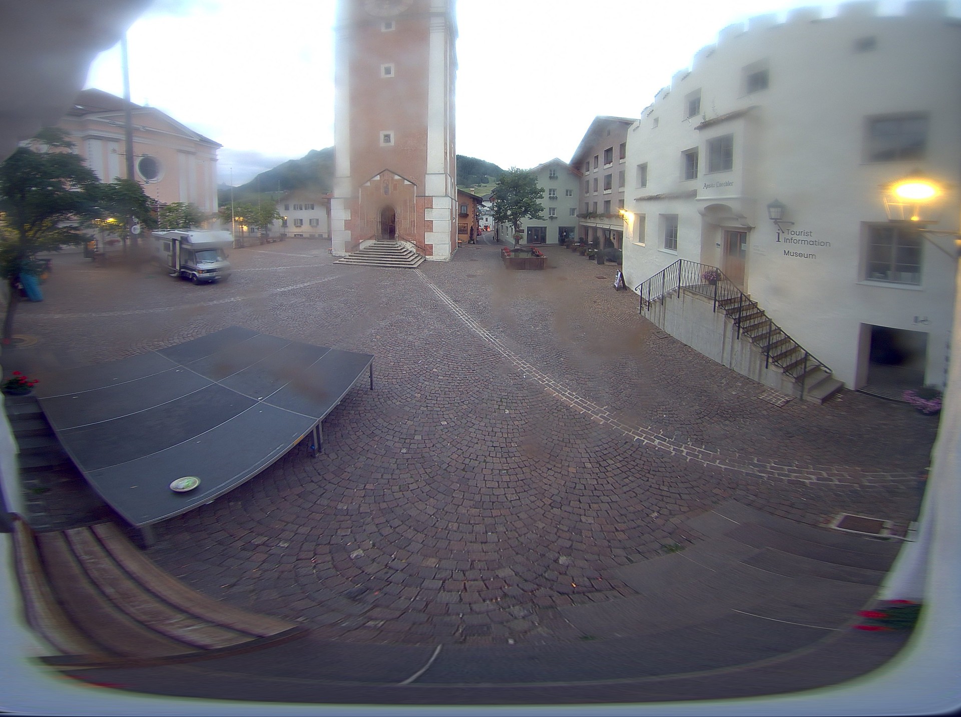 Archiv Foto Webcam Dorfplatz Kastelruth, Südtirol