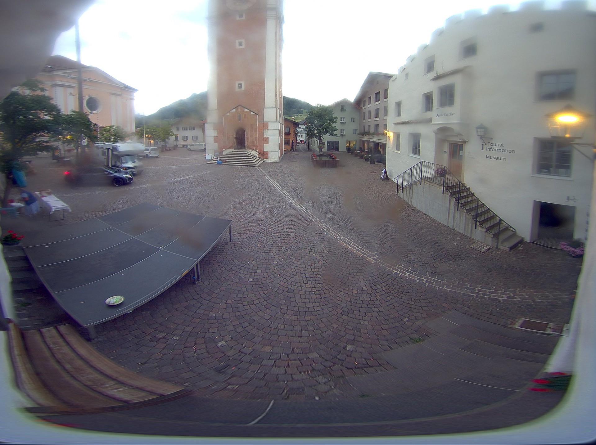 Archiv Foto Webcam Dorfplatz Kastelruth, Südtirol
