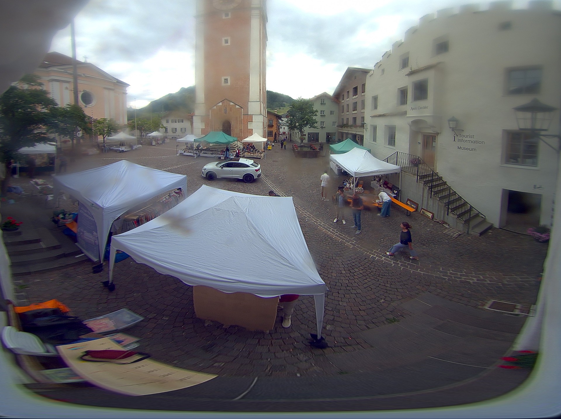 Archiv Foto Webcam Dorfplatz Kastelruth, Südtirol