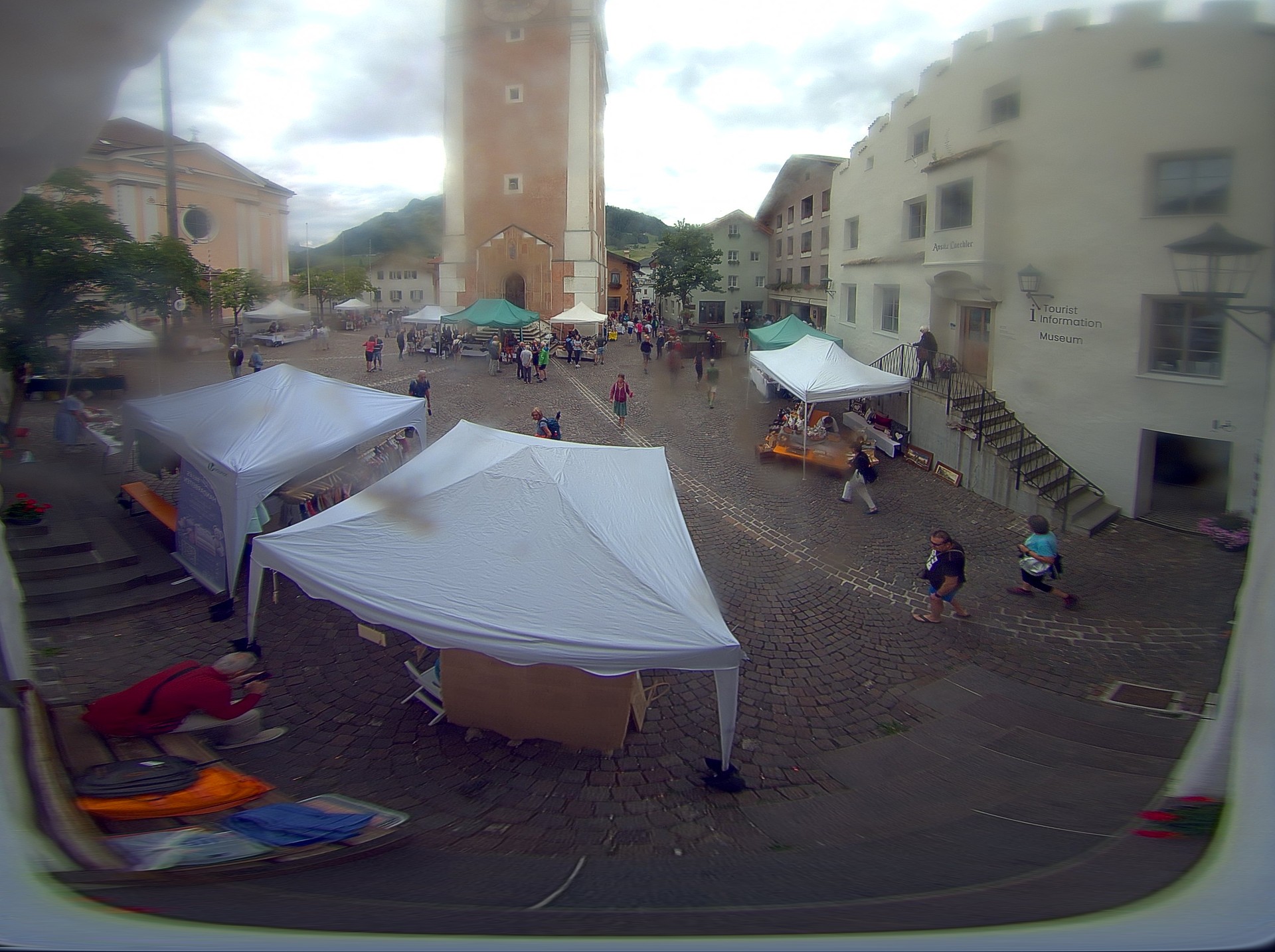 Archiv Foto Webcam Dorfplatz Kastelruth, Südtirol