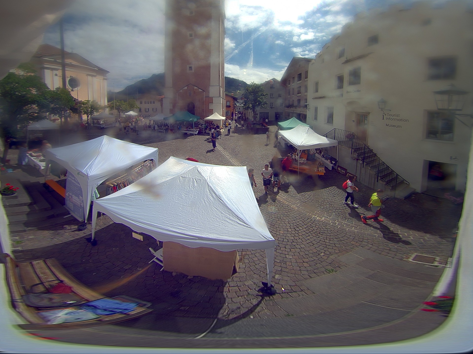 Archiv Foto Webcam Dorfplatz Kastelruth, Südtirol