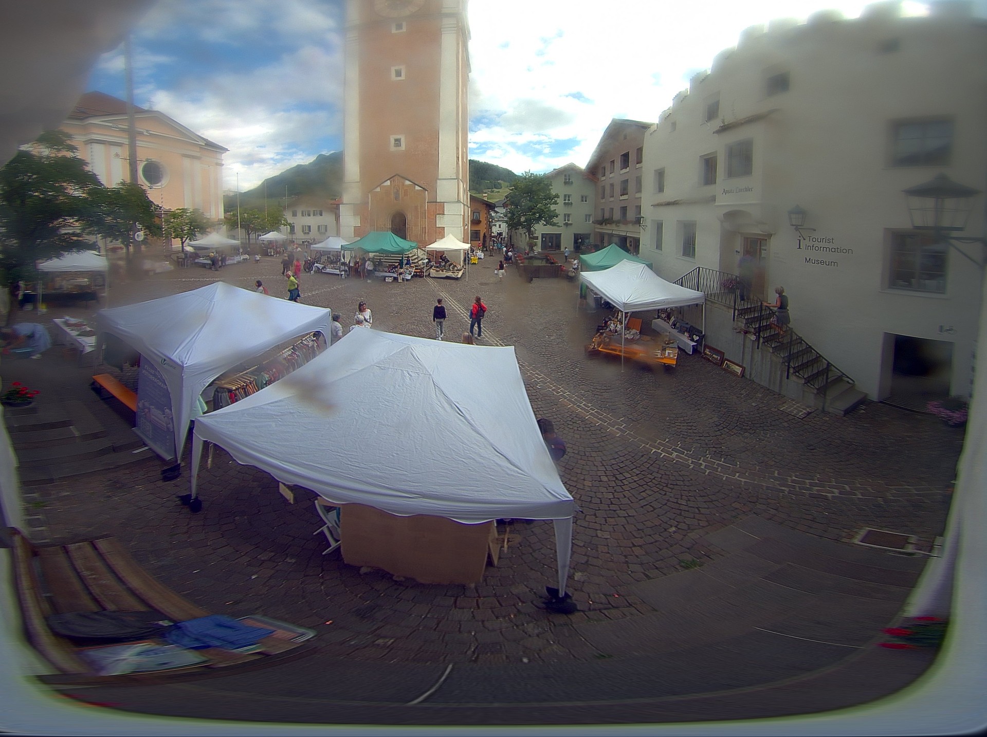 Archiv Foto Webcam Dorfplatz Kastelruth, Südtirol
