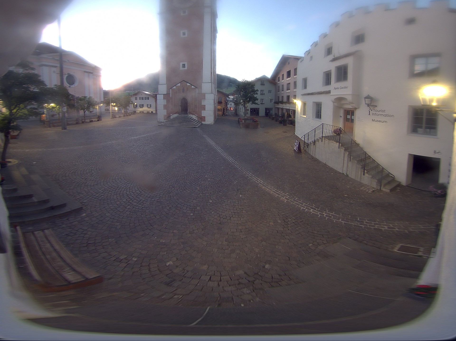 Archiv Foto Webcam Dorfplatz Kastelruth, Südtirol
