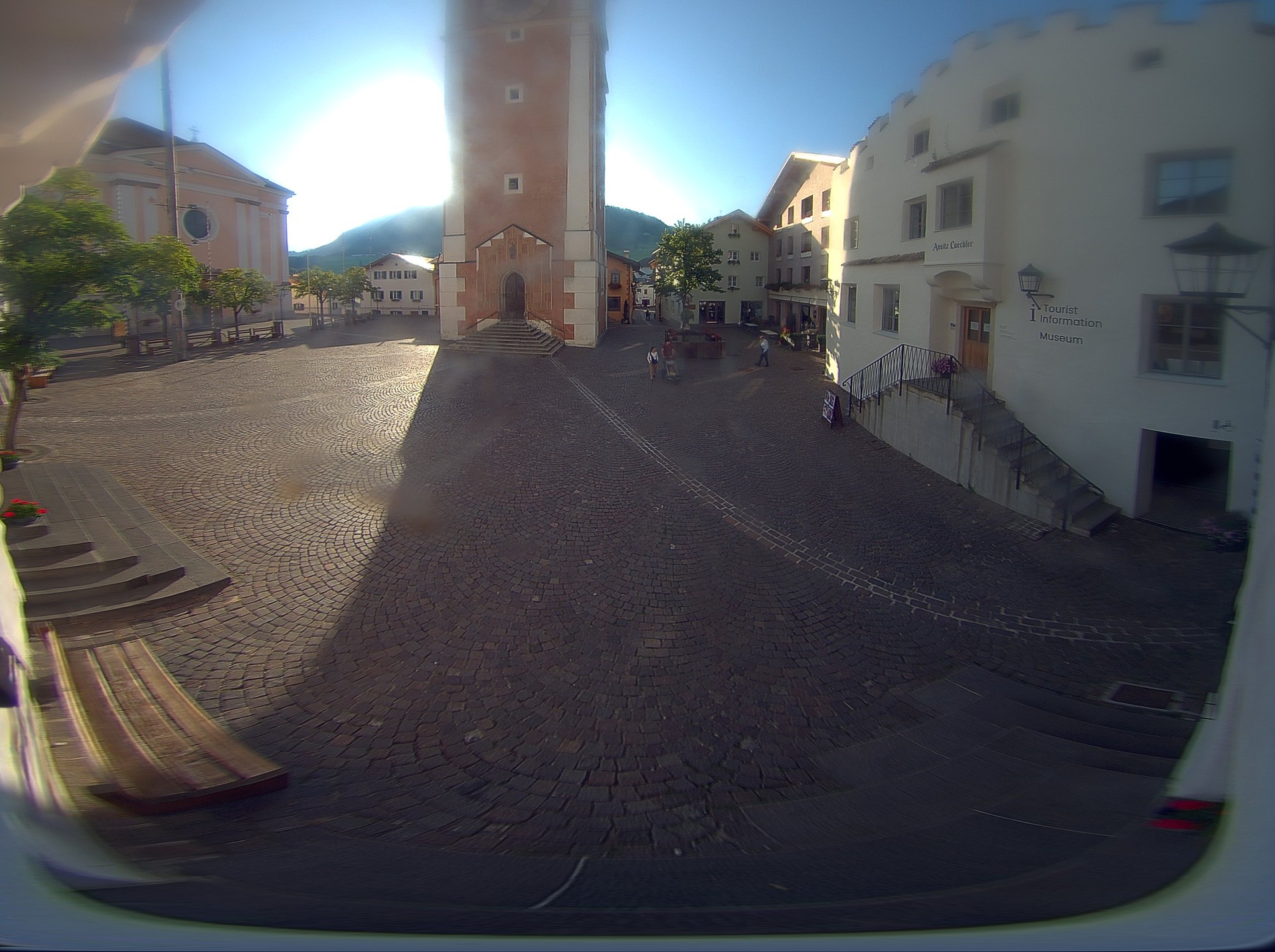 Archiv Foto Webcam Dorfplatz Kastelruth, Südtirol