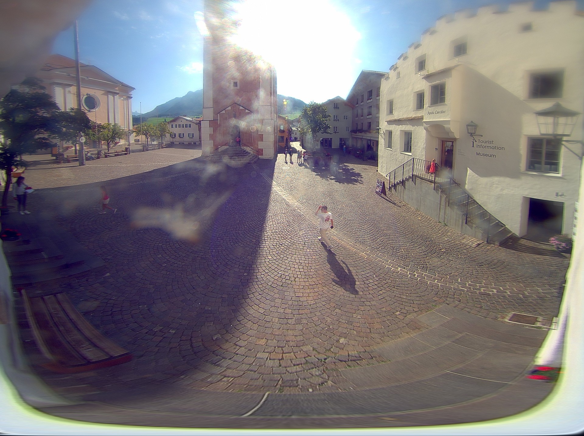 Archiv Foto Webcam Dorfplatz Kastelruth, Südtirol