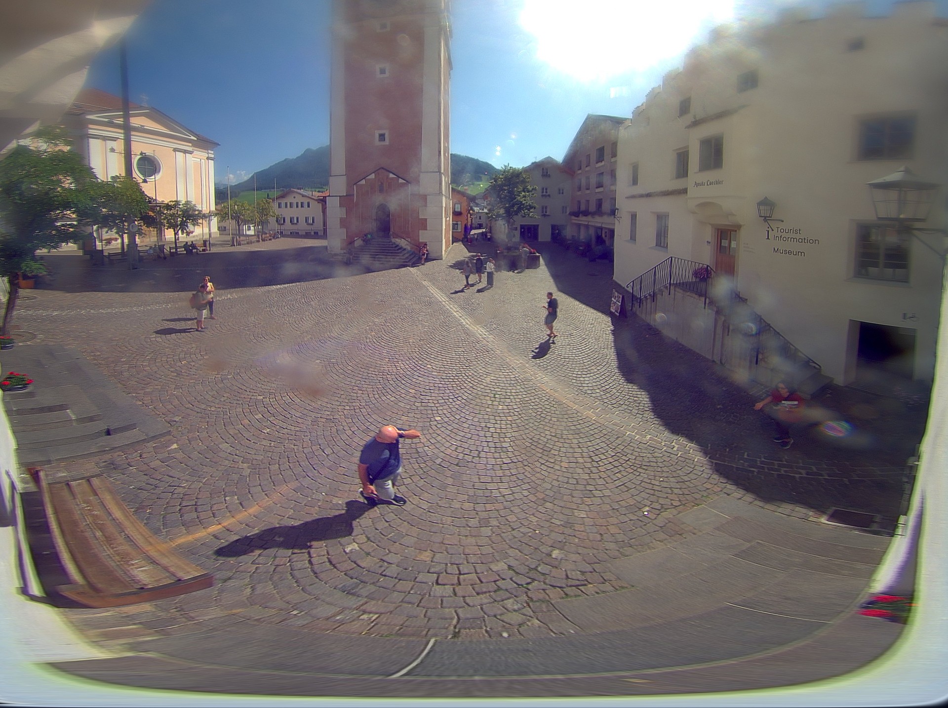 Archiv Foto Webcam Dorfplatz Kastelruth, Südtirol