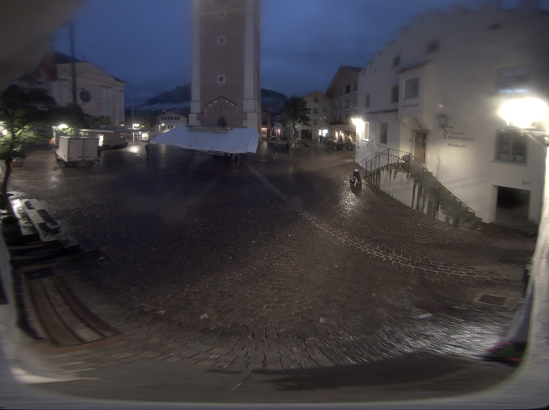 Archiv Foto Webcam Dorfplatz Kastelruth, Südtirol