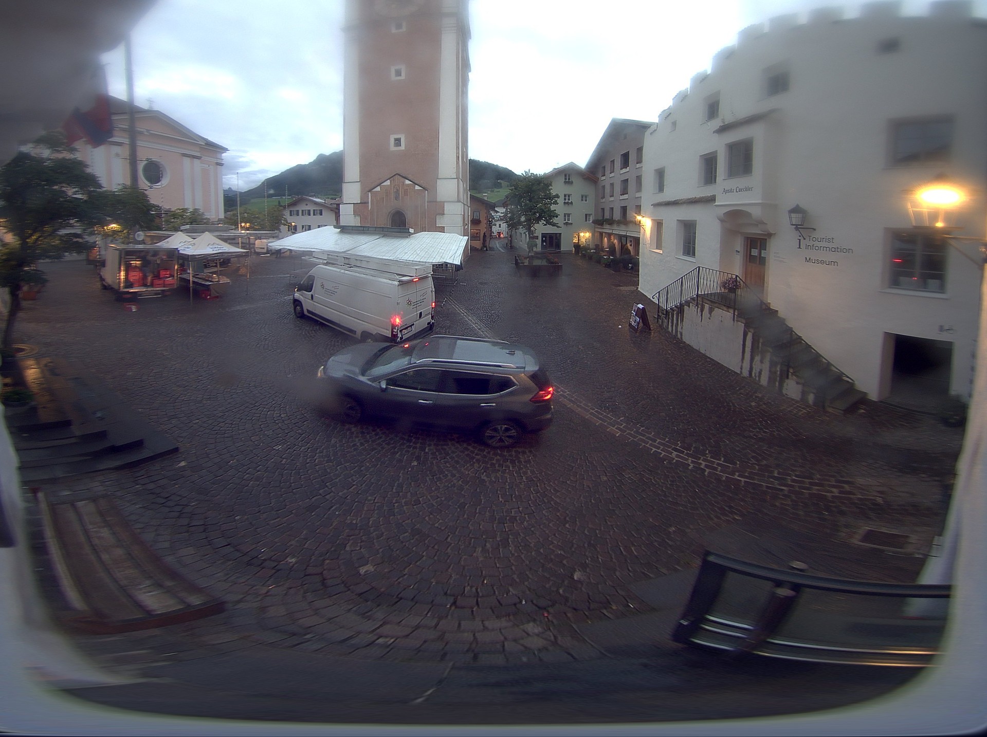 Archiv Foto Webcam Dorfplatz Kastelruth, Südtirol