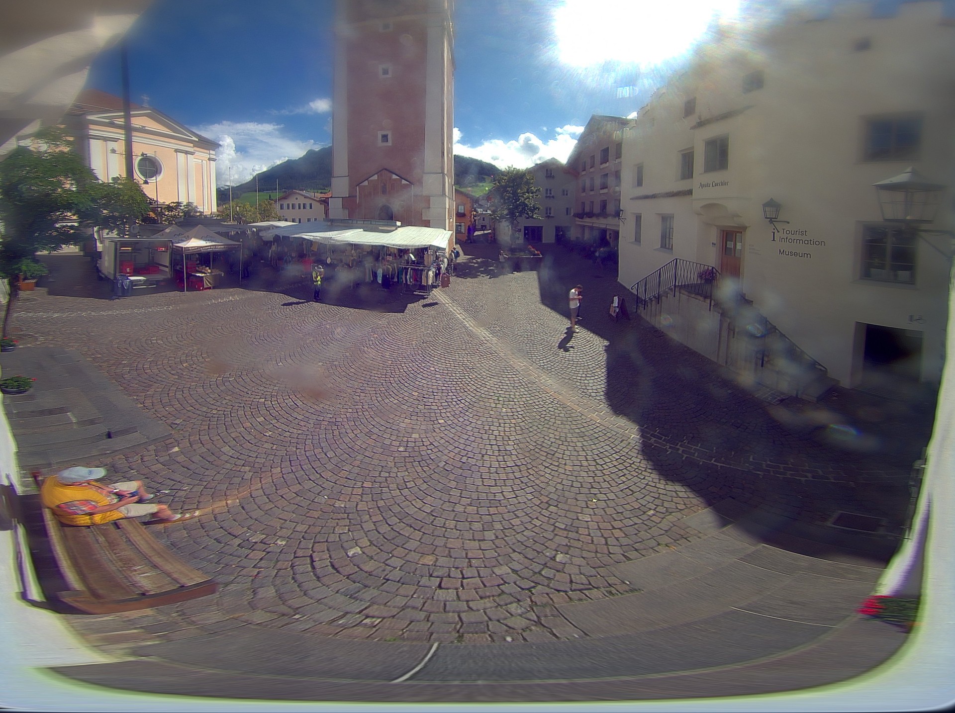 Archiv Foto Webcam Dorfplatz Kastelruth, Südtirol