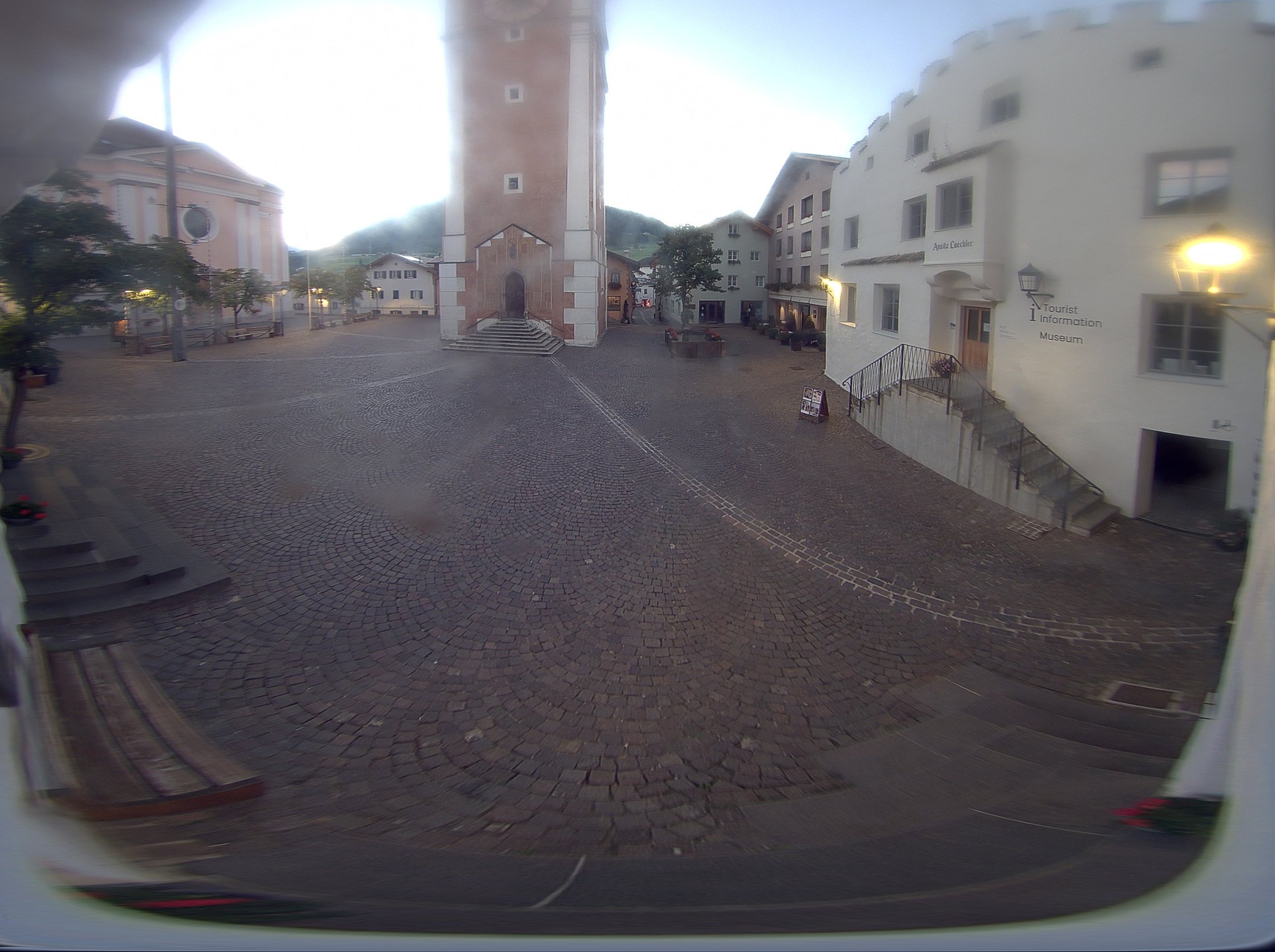 Archiv Foto Webcam Dorfplatz Kastelruth, Südtirol