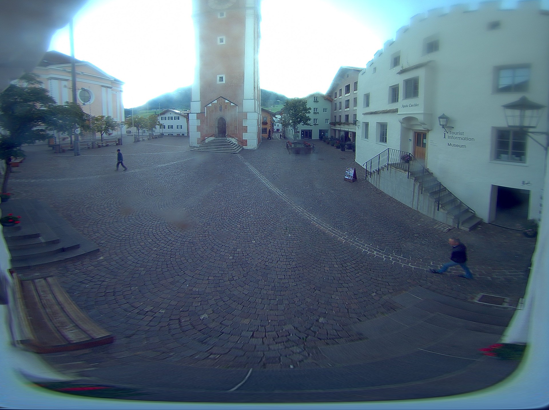Archiv Foto Webcam Dorfplatz Kastelruth, Südtirol