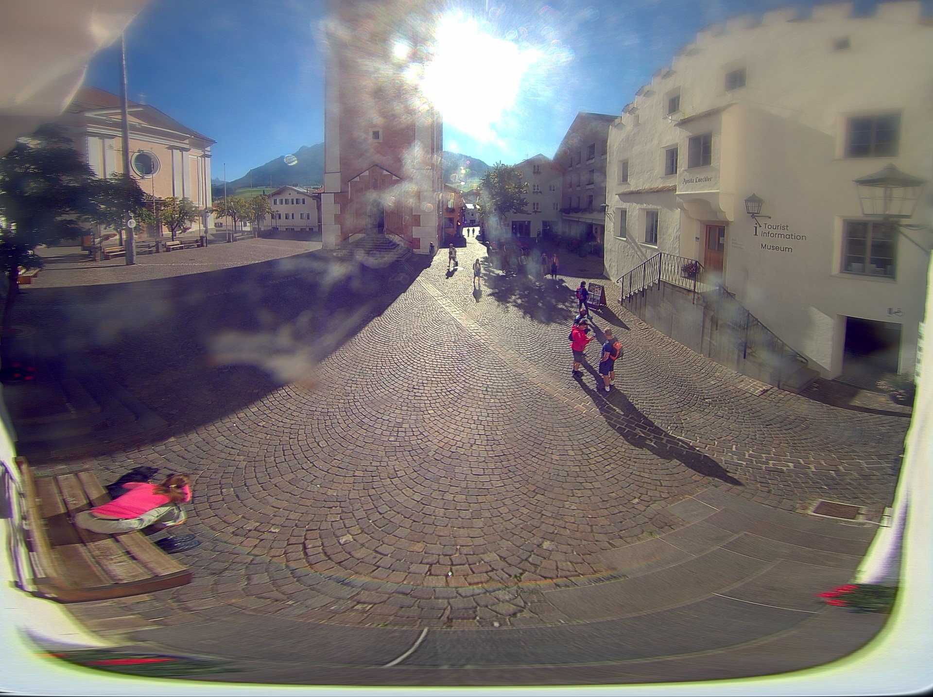Archiv Foto Webcam Dorfplatz Kastelruth, Südtirol