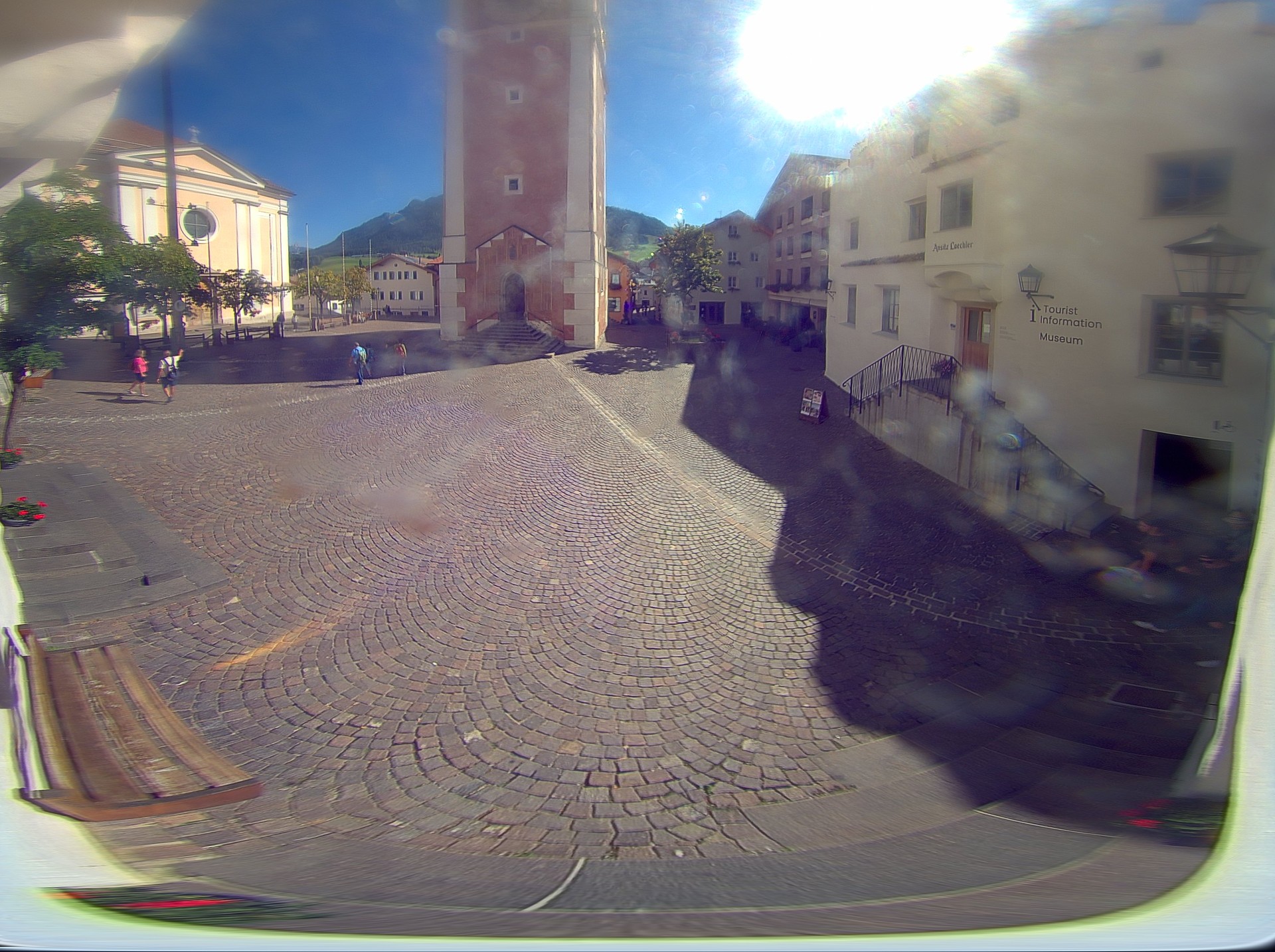 Archiv Foto Webcam Dorfplatz Kastelruth, Südtirol