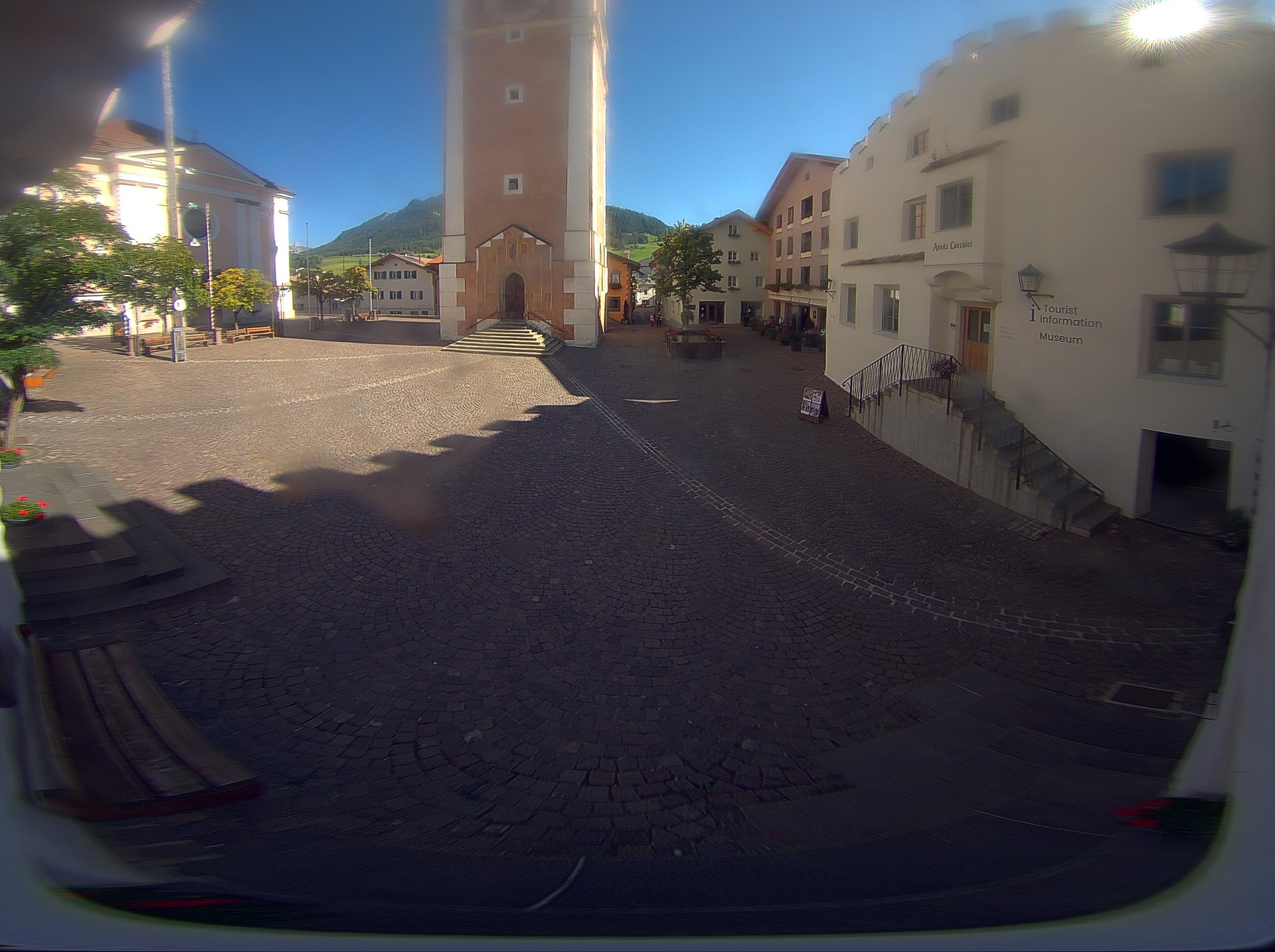 Archiv Foto Webcam Dorfplatz Kastelruth, Südtirol