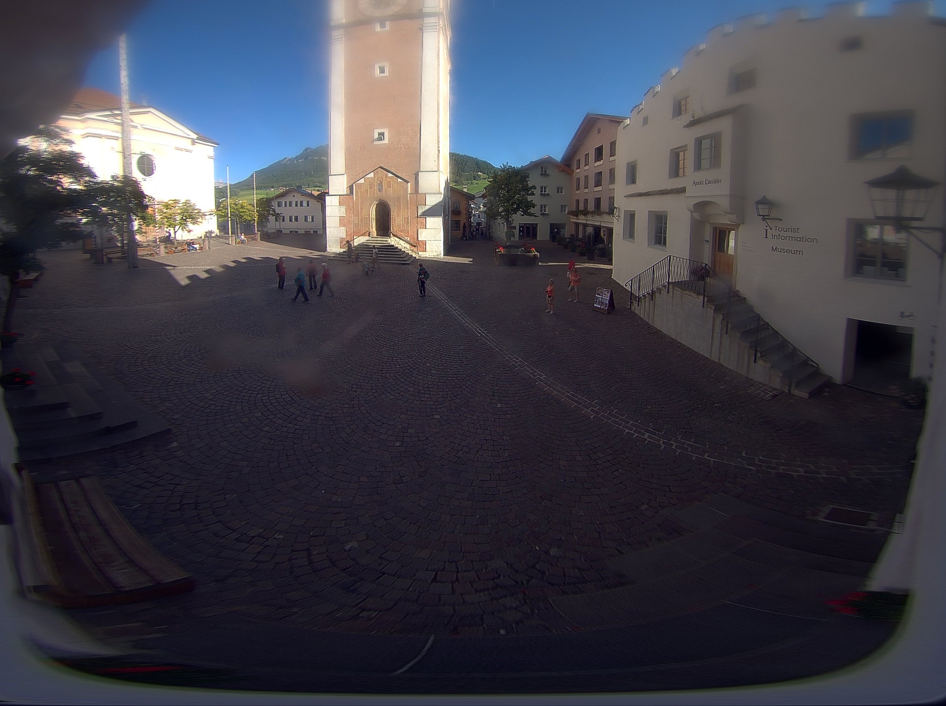 Archiv Foto Webcam Dorfplatz Kastelruth, Südtirol