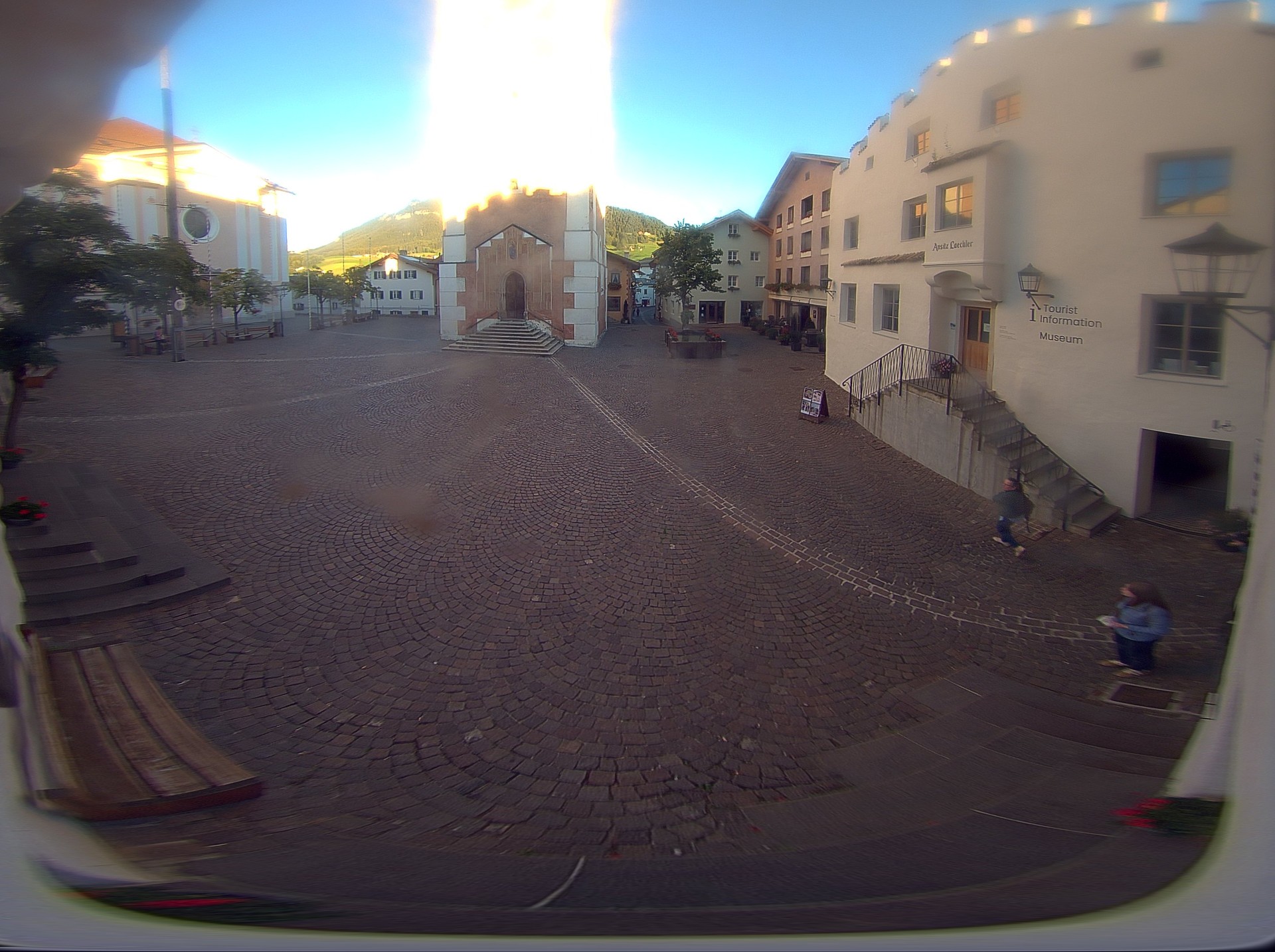Archiv Foto Webcam Dorfplatz Kastelruth, Südtirol