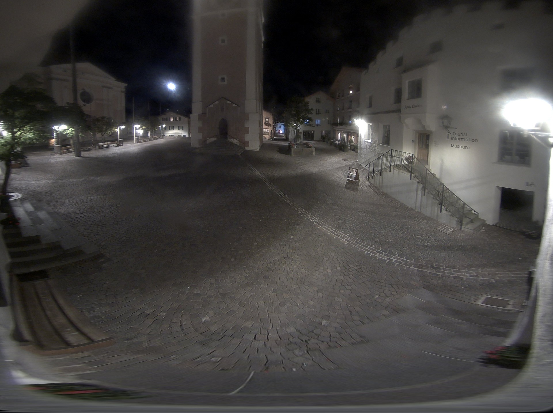 Archiv Foto Webcam Dorfplatz Kastelruth, Südtirol