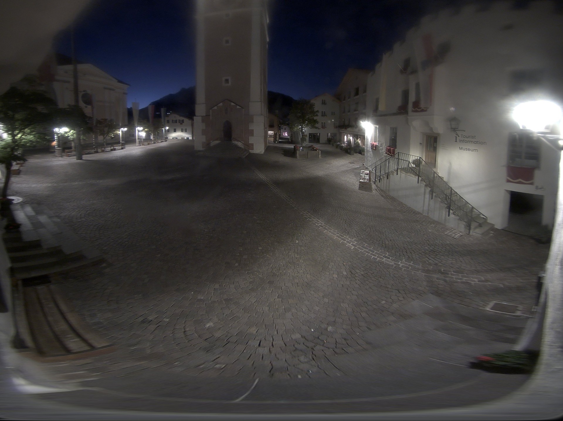 Archiv Foto Webcam Dorfplatz Kastelruth, Südtirol