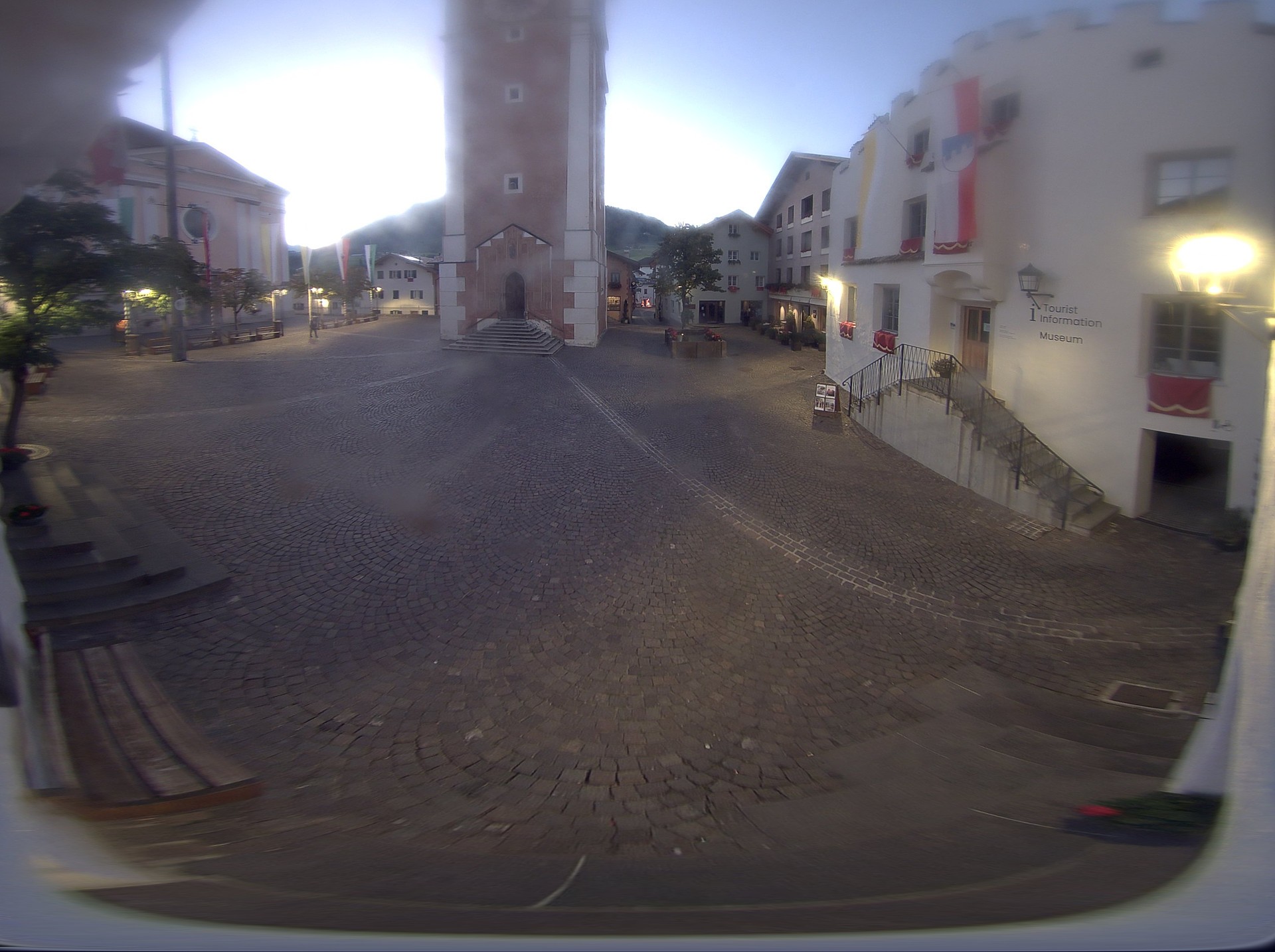 Archiv Foto Webcam Dorfplatz Kastelruth, Südtirol