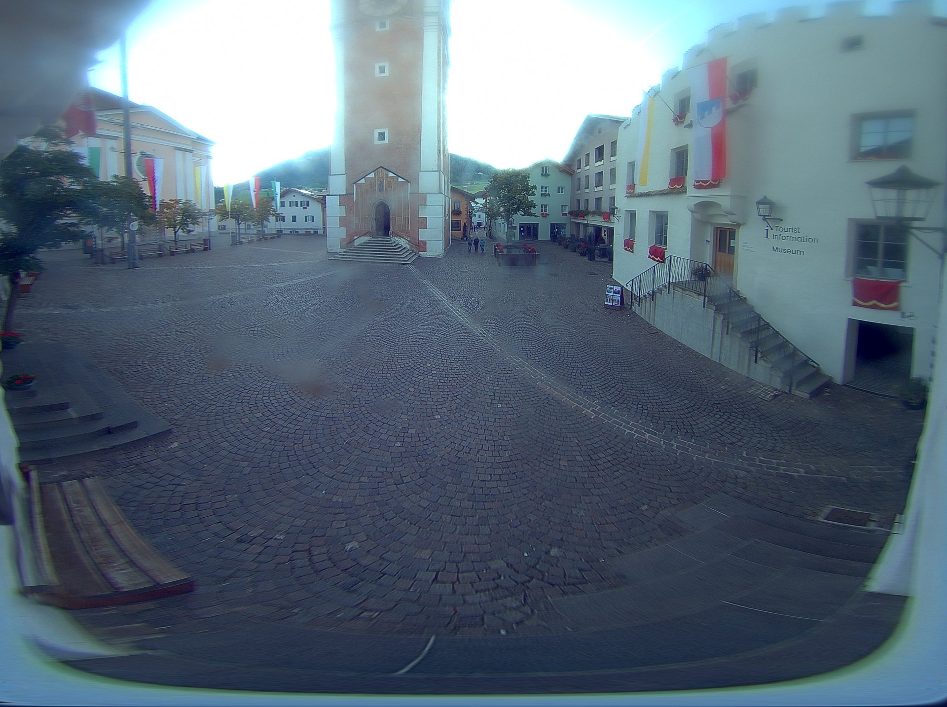 Archiv Foto Webcam Dorfplatz Kastelruth, Südtirol