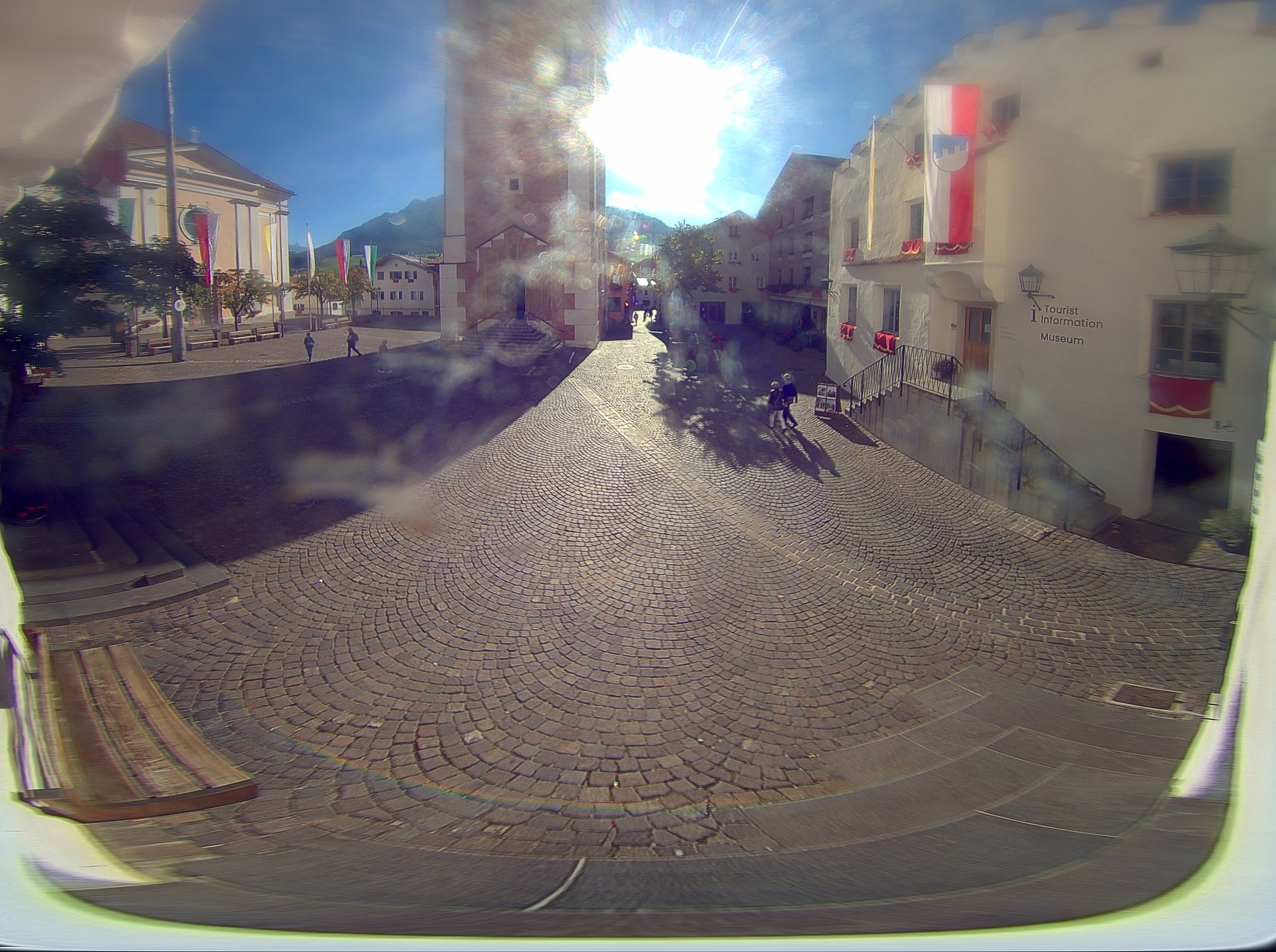 Archiv Foto Webcam Dorfplatz Kastelruth, Südtirol