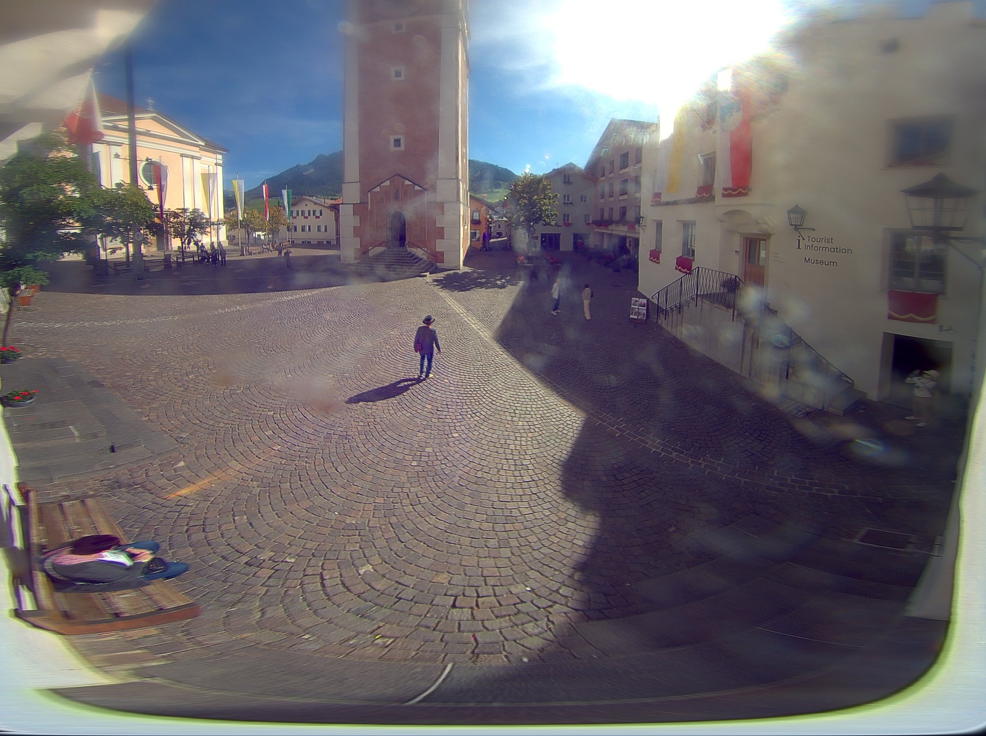 Archiv Foto Webcam Dorfplatz Kastelruth, Südtirol