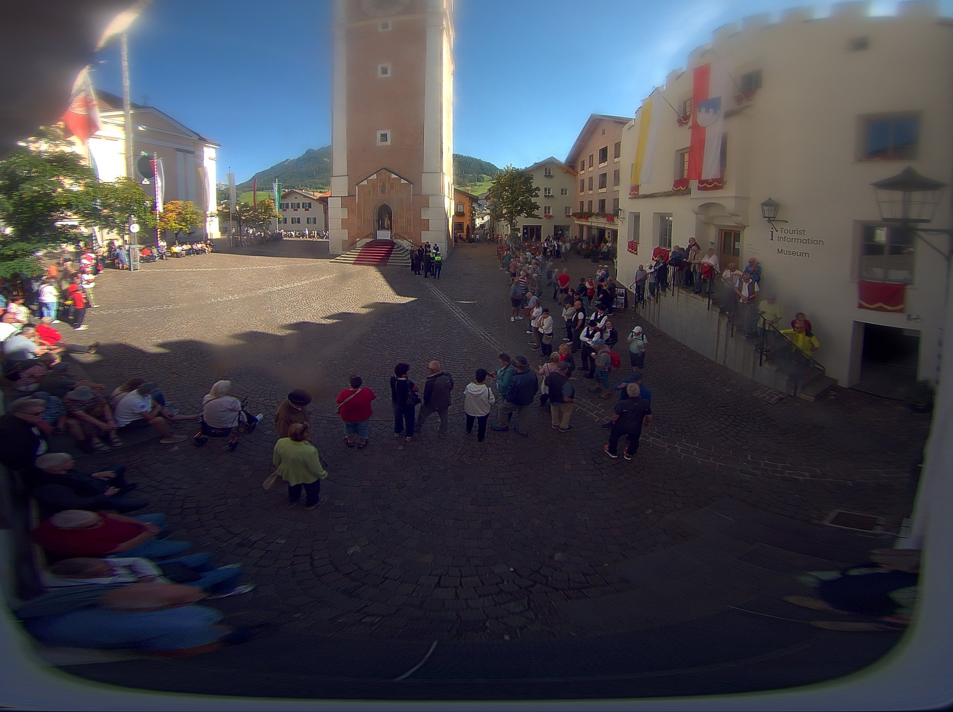 Archiv Foto Webcam Dorfplatz Kastelruth, Südtirol