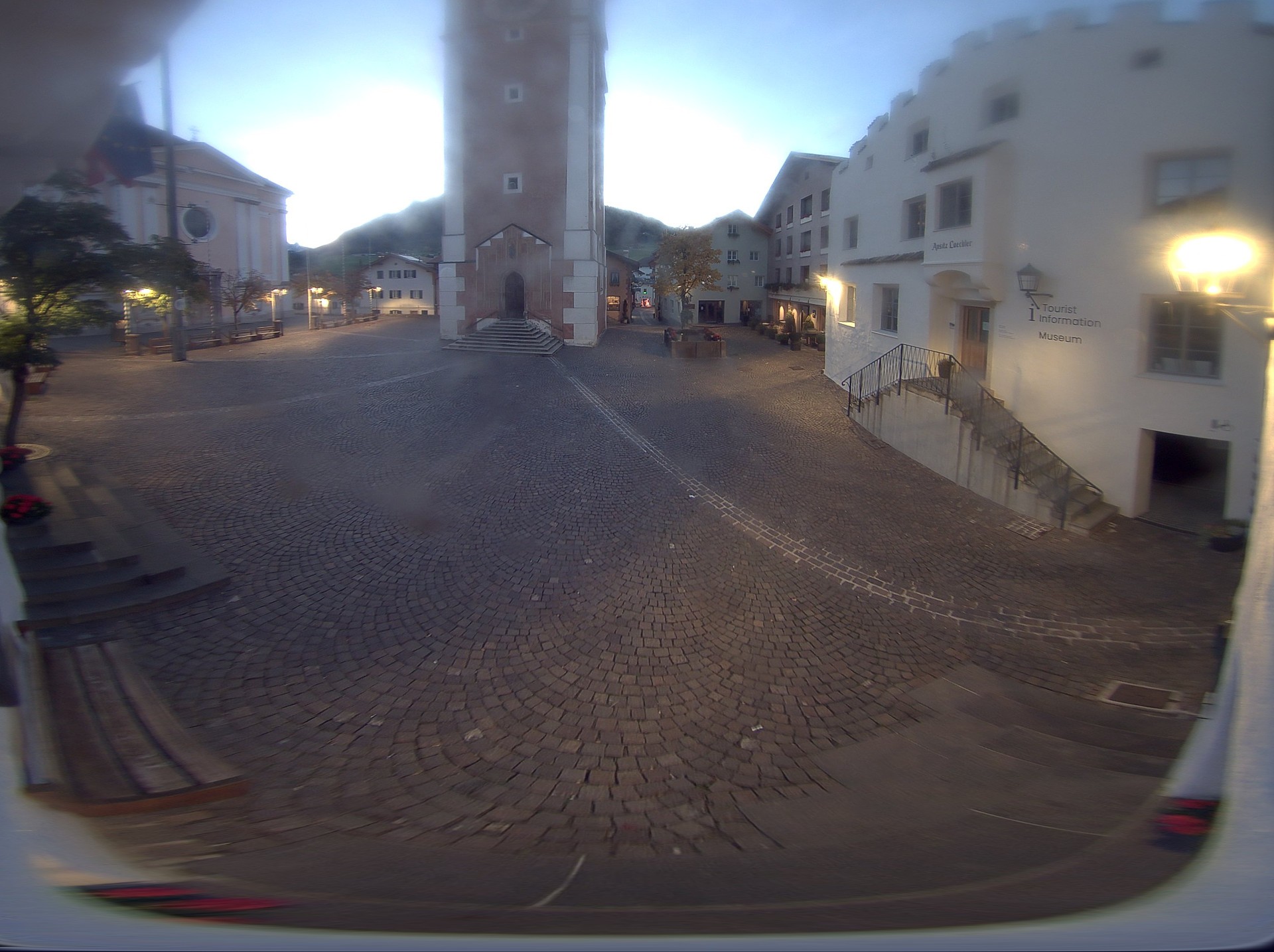 Archiv Foto Webcam Dorfplatz Kastelruth, Südtirol