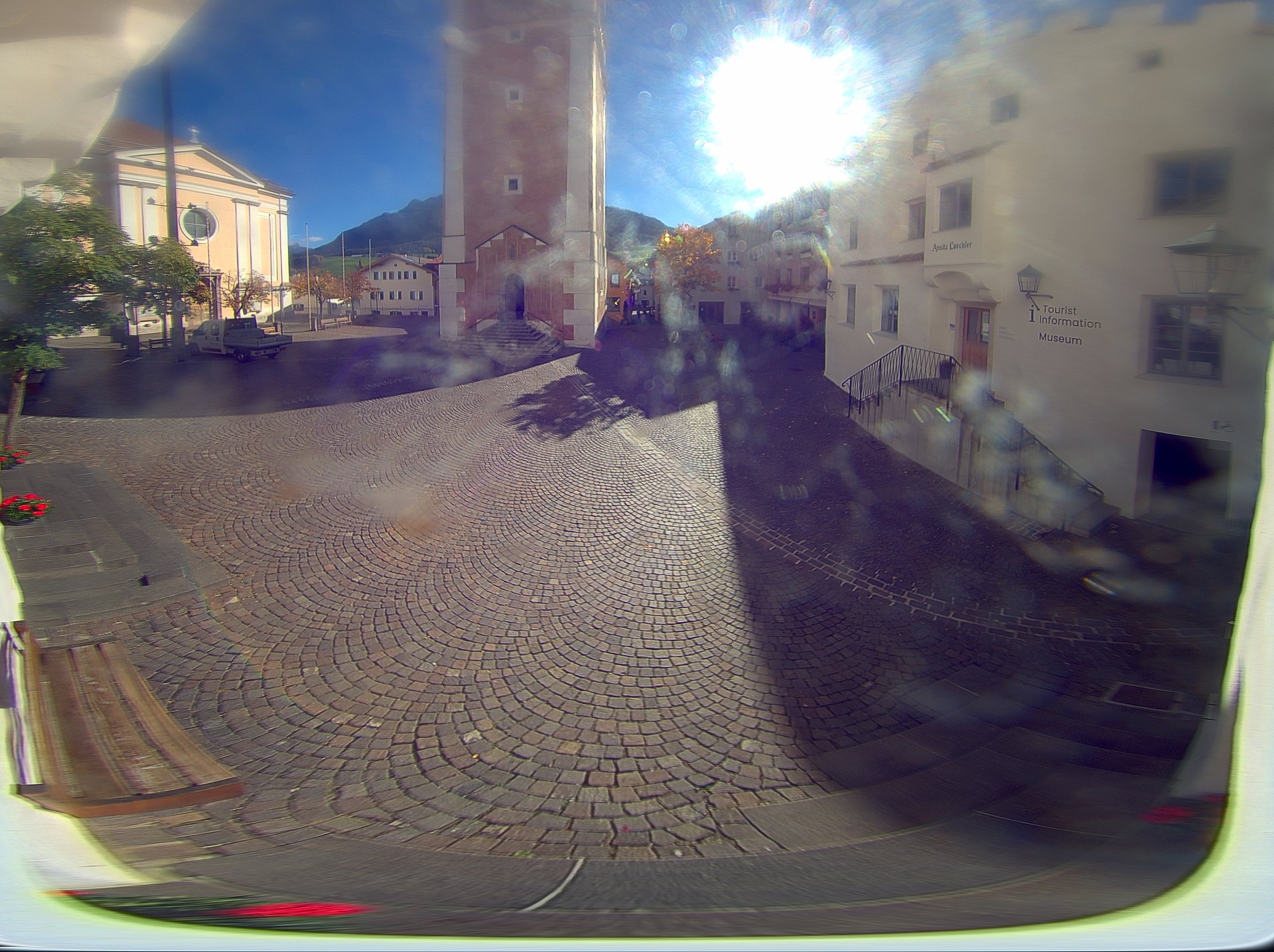 Archiv Foto Webcam Dorfplatz Kastelruth, Südtirol