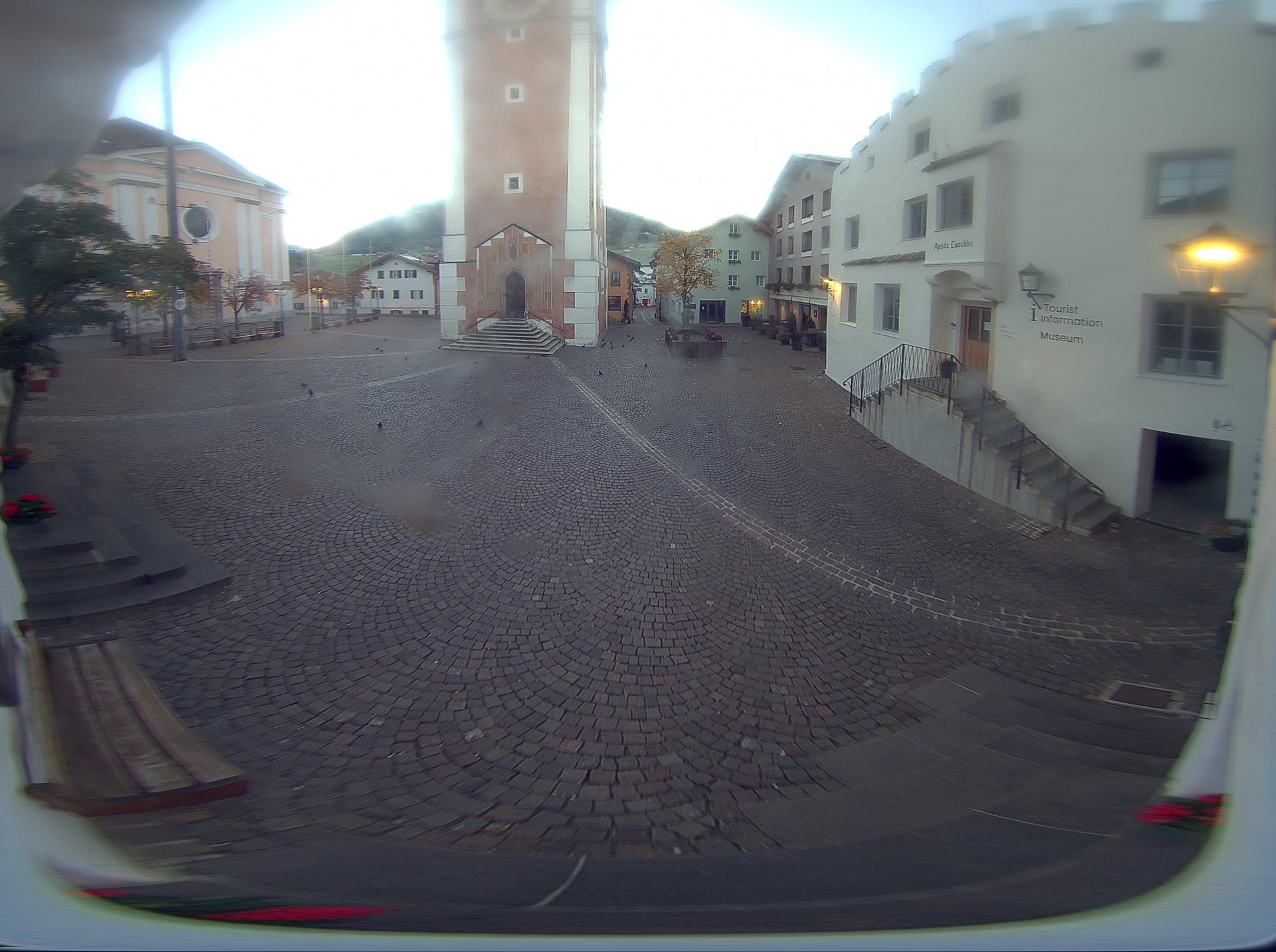 Archiv Foto Webcam Dorfplatz Kastelruth, Südtirol