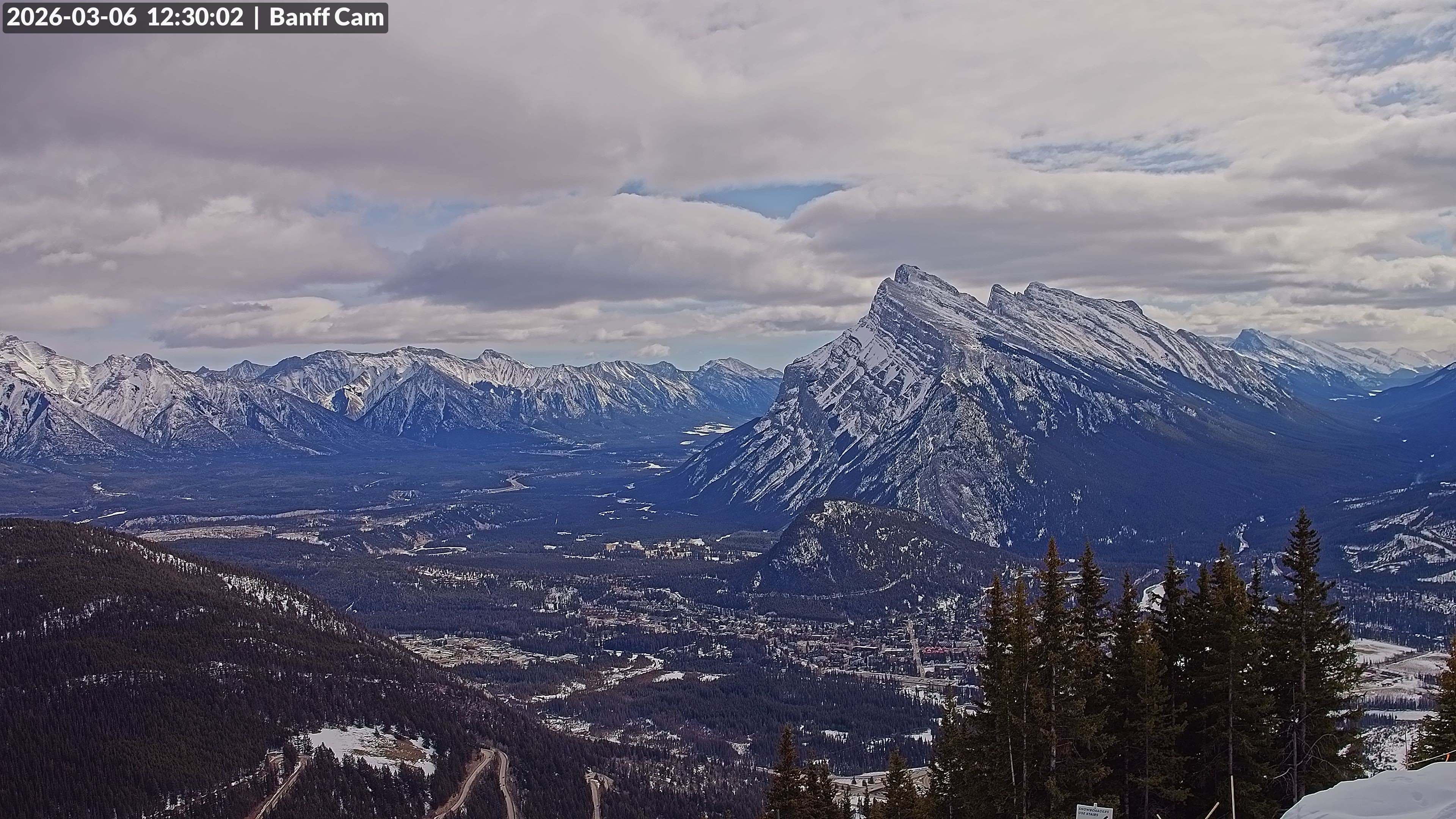 Archived image Webcam Banff Norquay: Cliff House