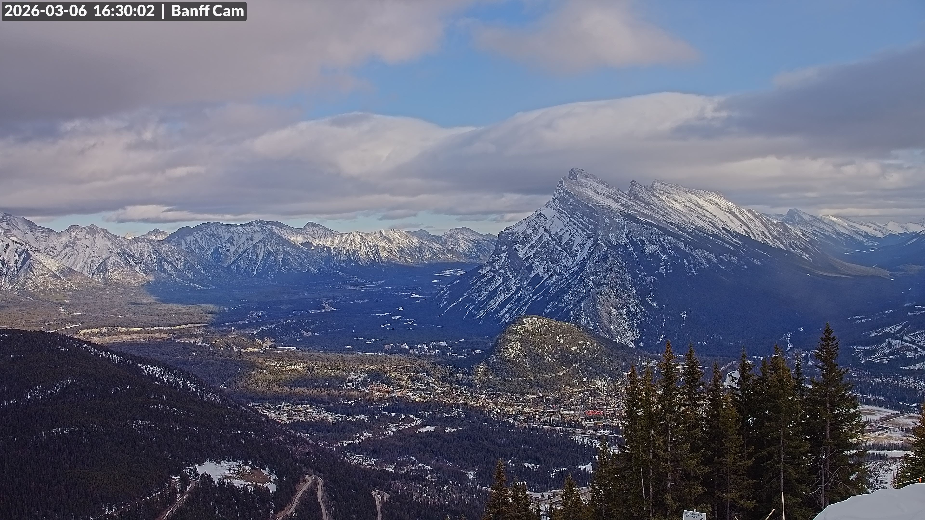 Archived image Webcam Banff Norquay: Cliff House