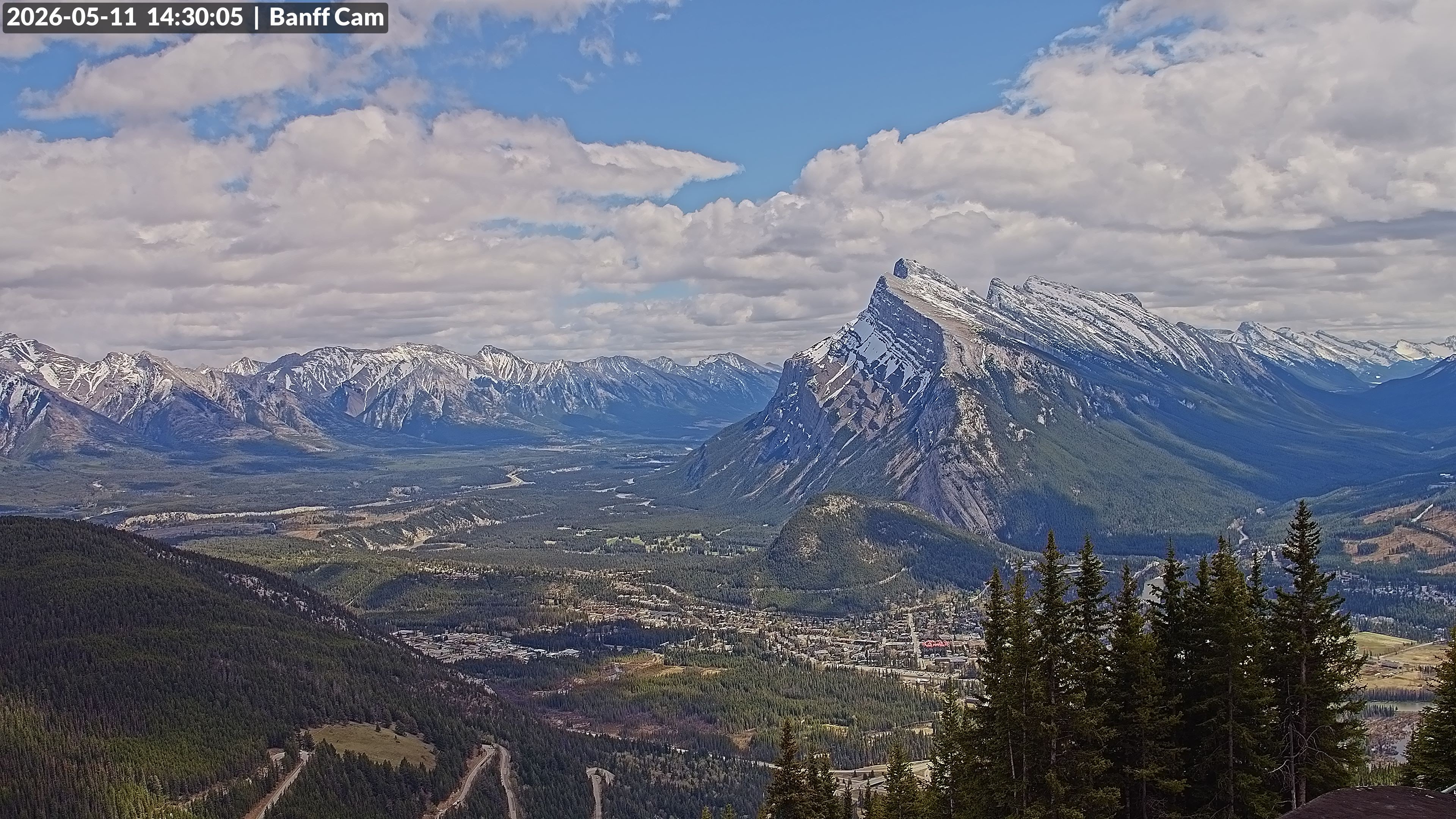 Archived image Webcam Banff Norquay: Cliff House