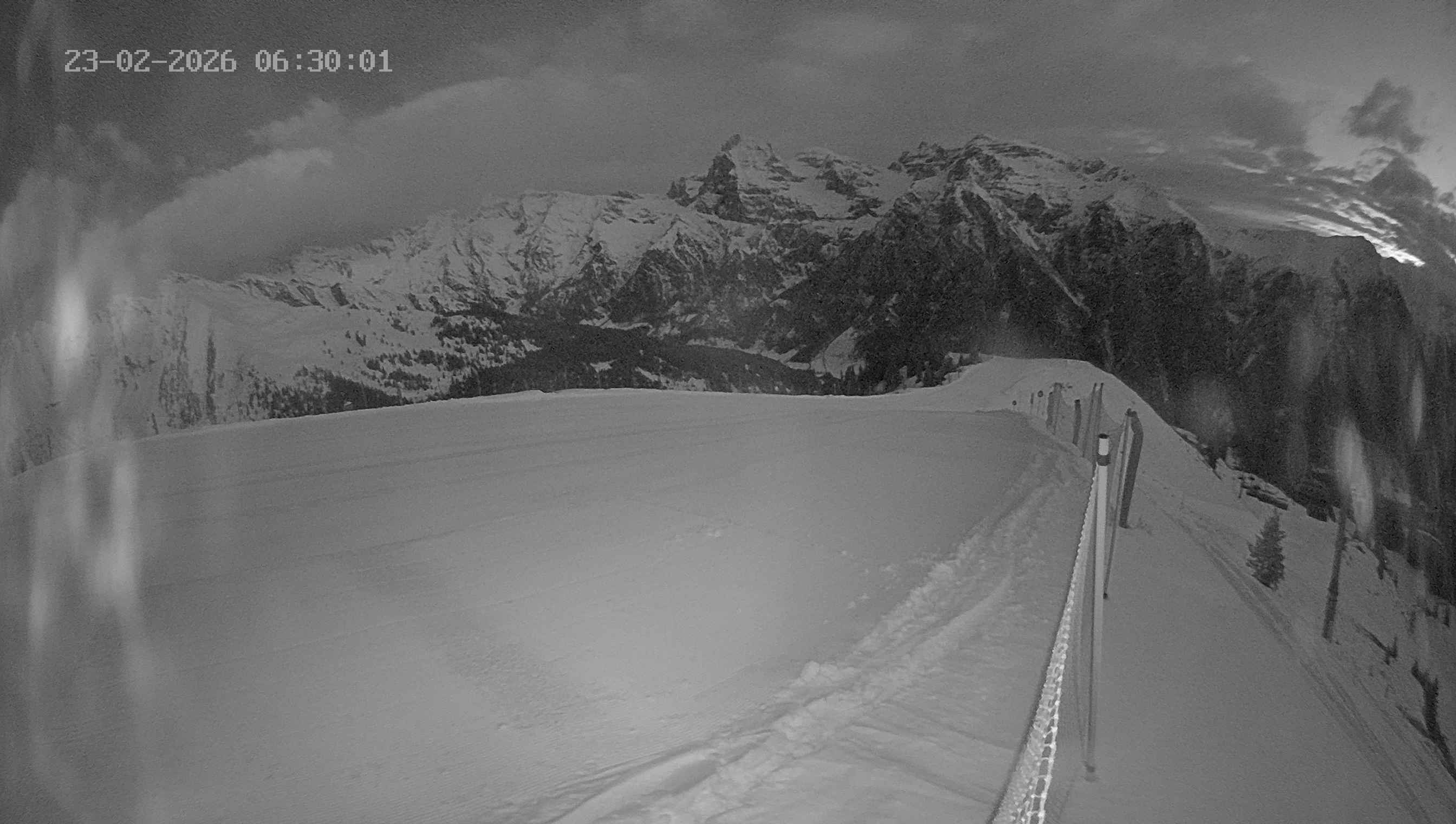 Archiv Foto Webcam Ladurns: Blick von der Bergstation Wastenegg